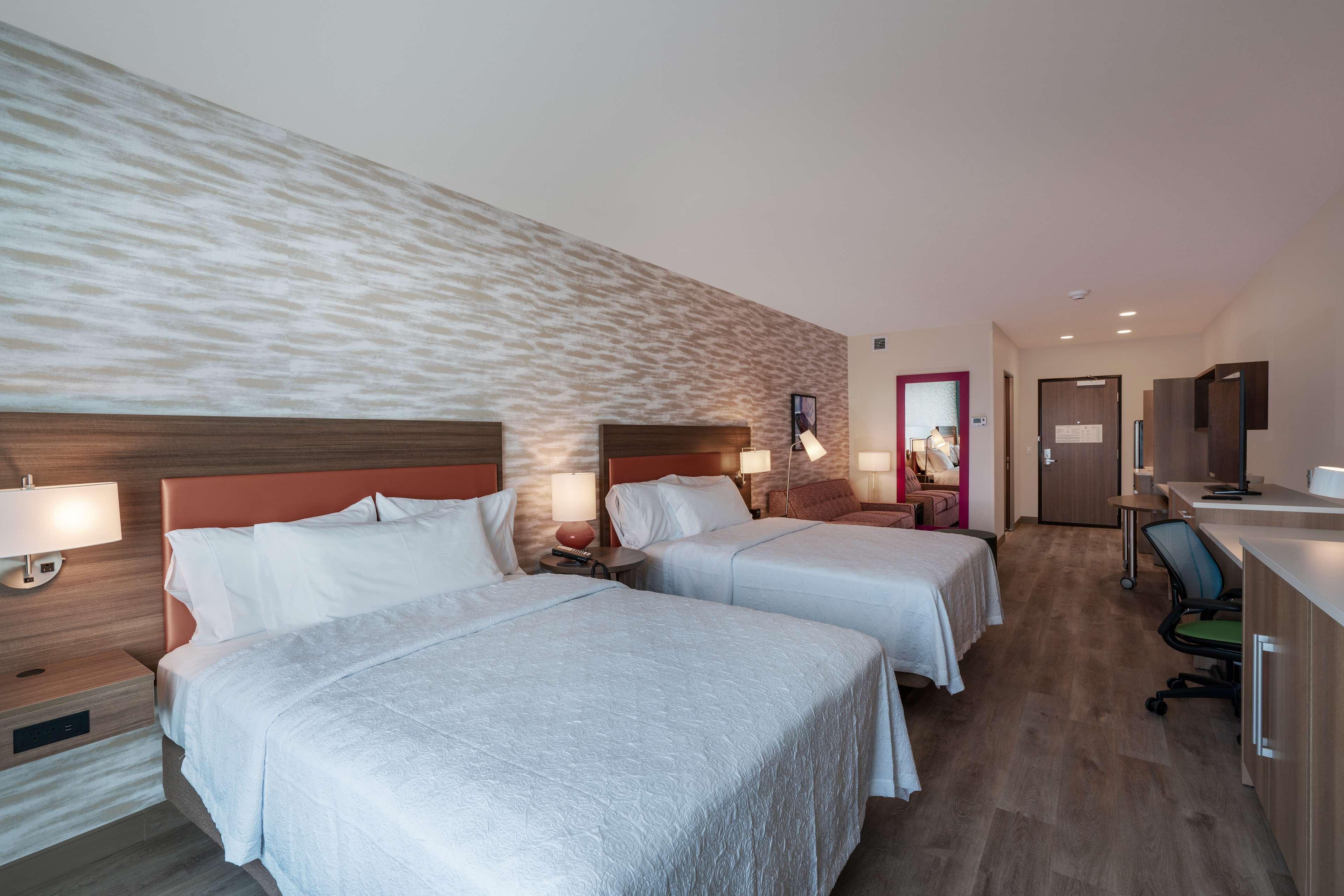 Studio Two Queen Beds Non Smoking