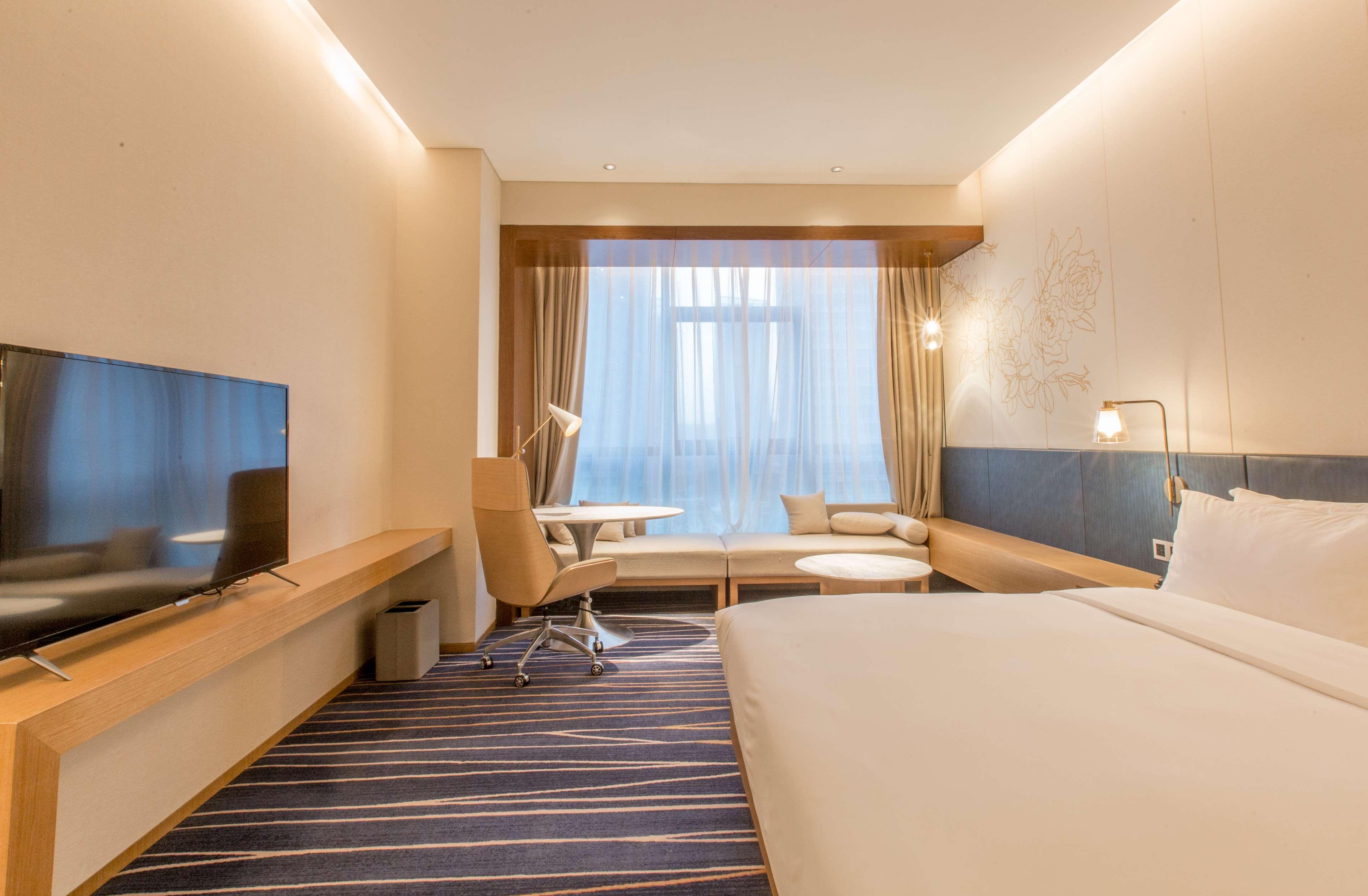 Double Deluxe King Bed