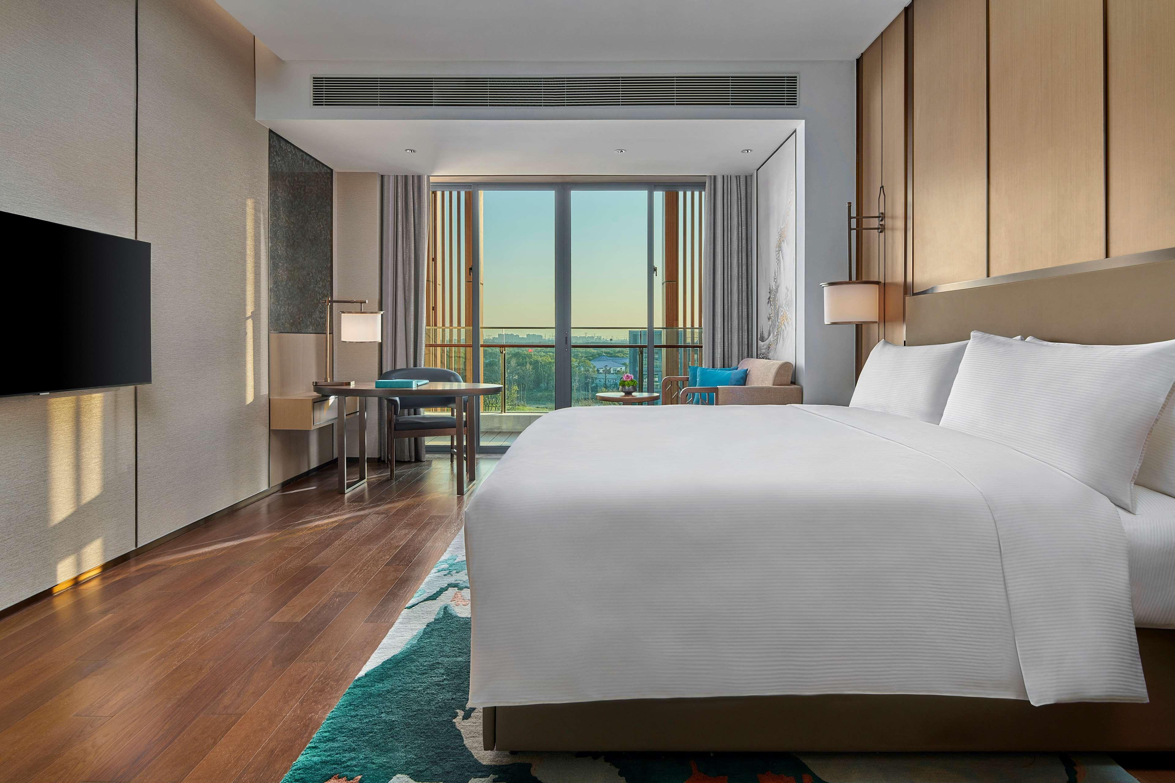 Double Deluxe King Bed