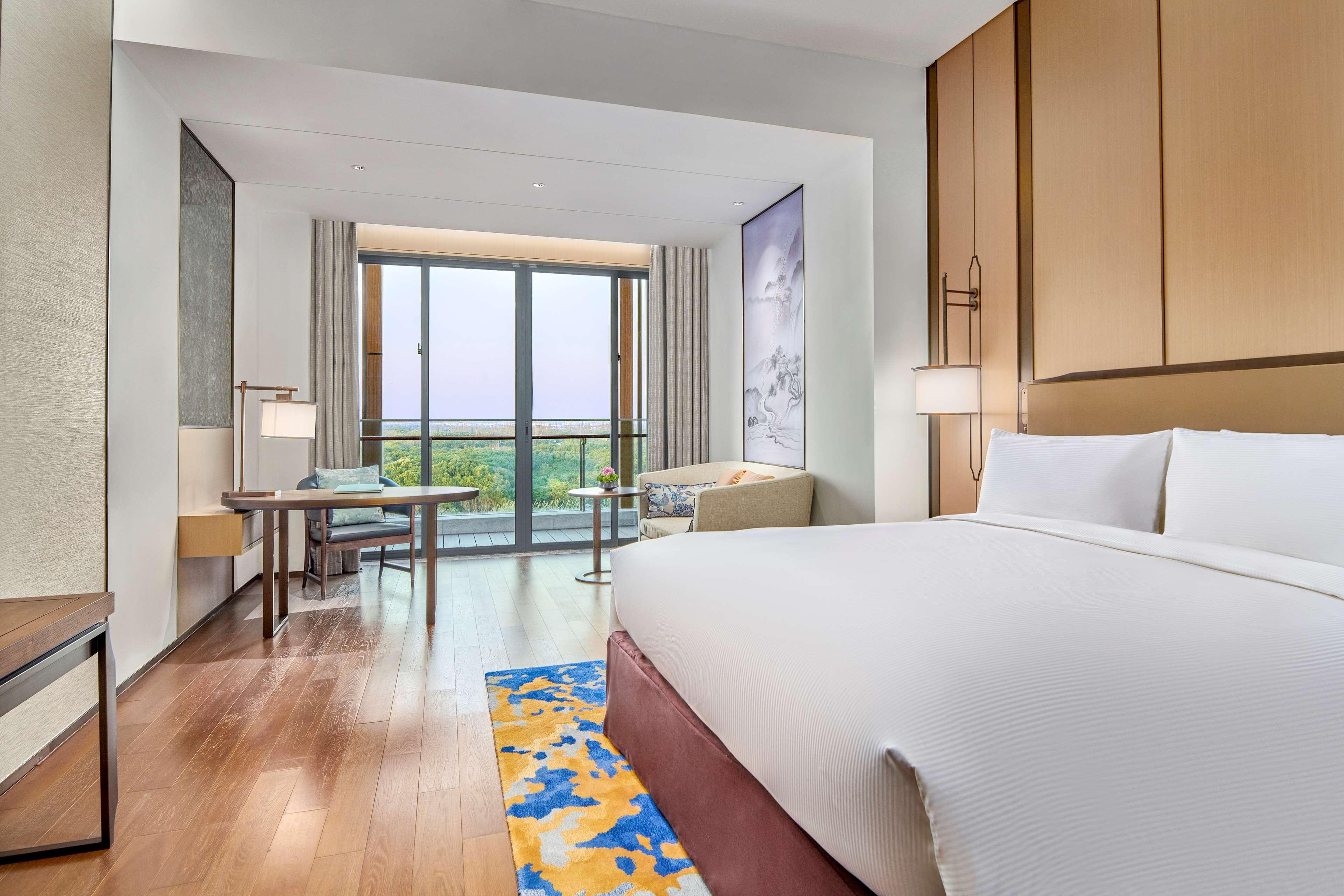 Double Deluxe King Bed