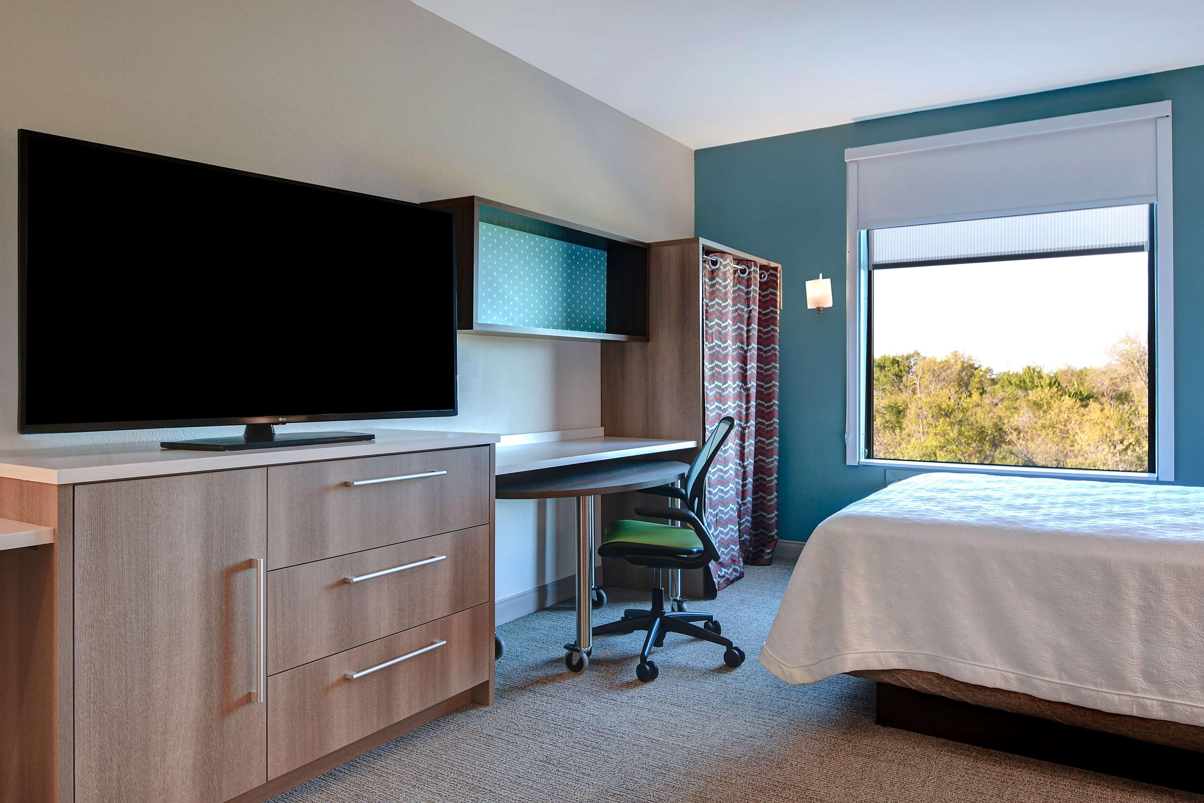 Studio Accessible-queen Size Bed