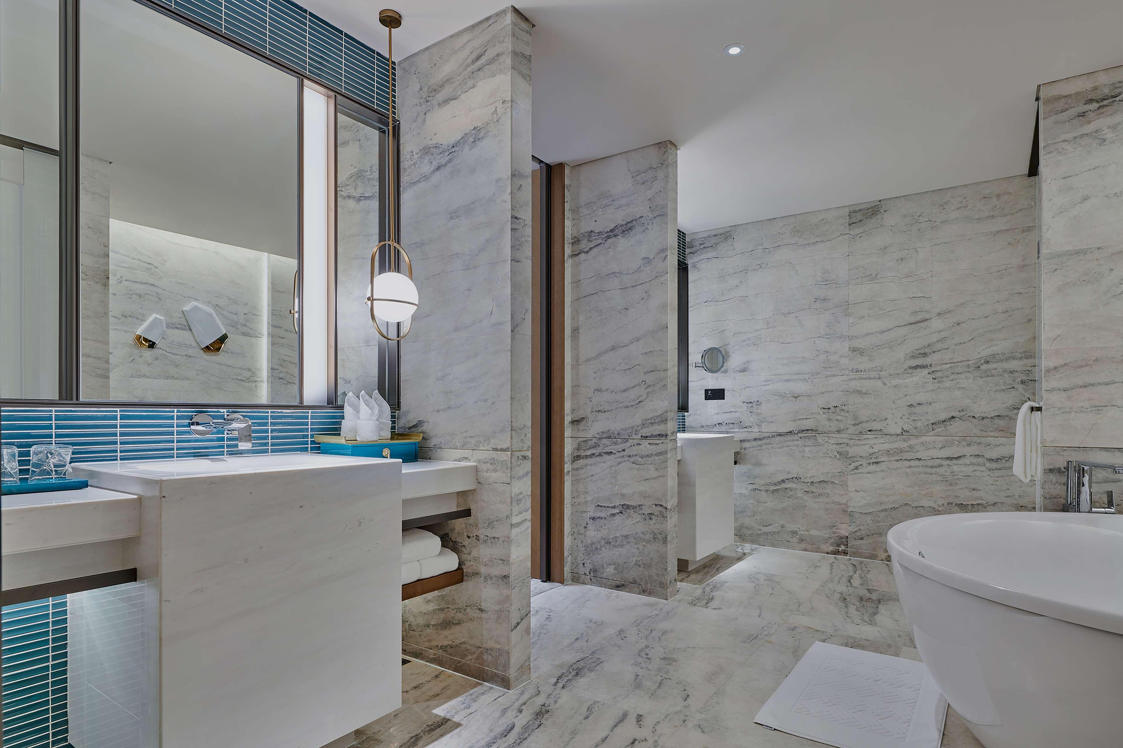 Suite Deluxe King Bed