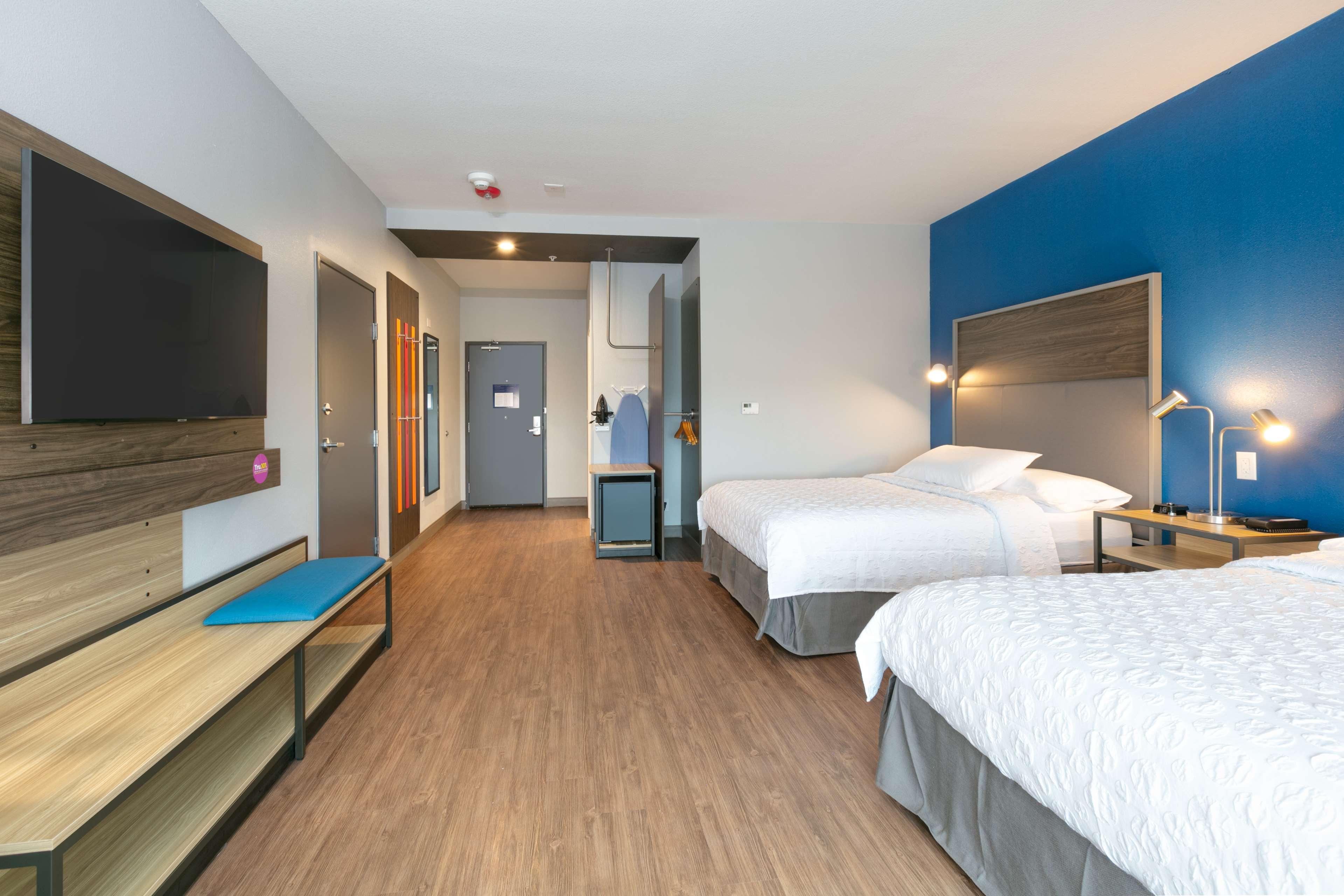 Twin Accessible-two Queen Beds