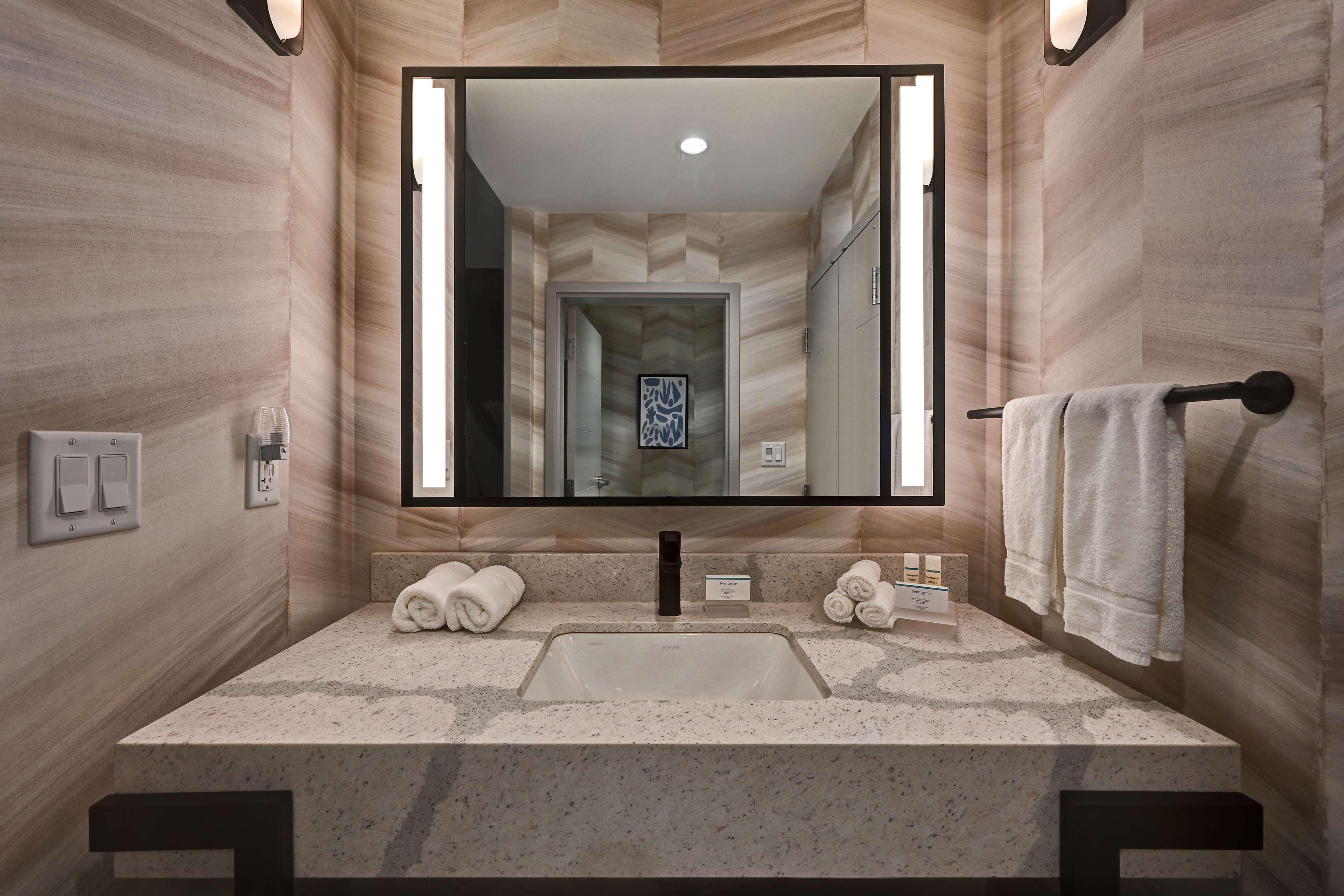 Studio King Bed Non Smoking