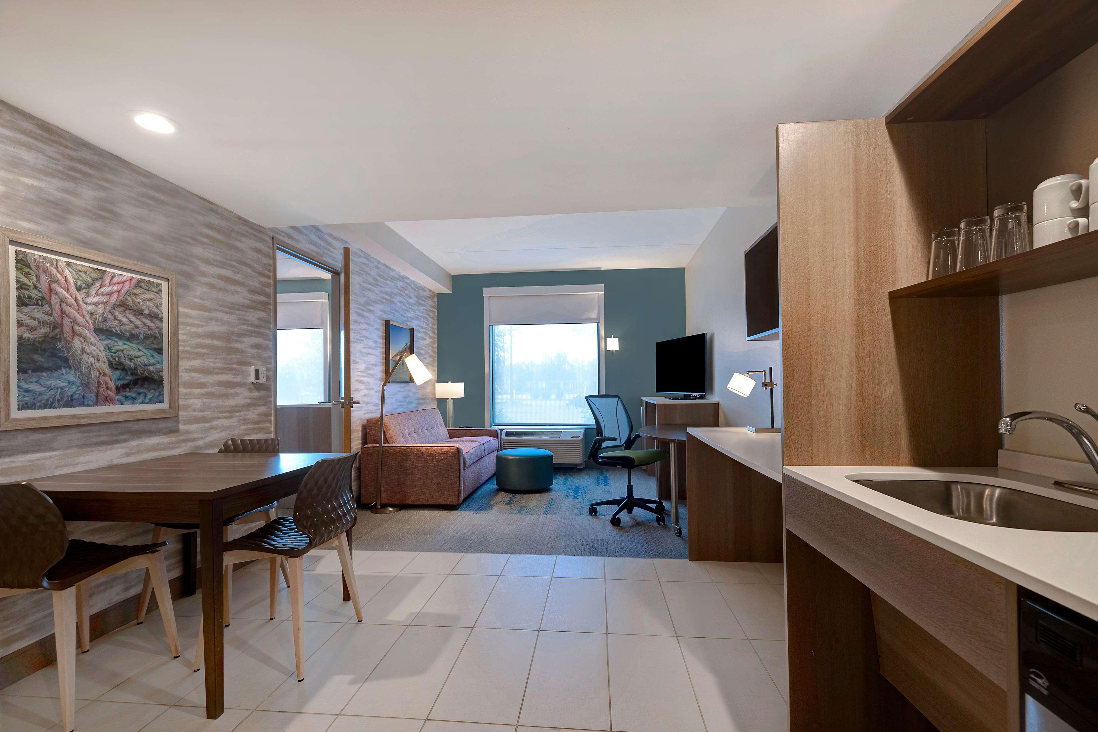 Suite Accessible King Size Bed