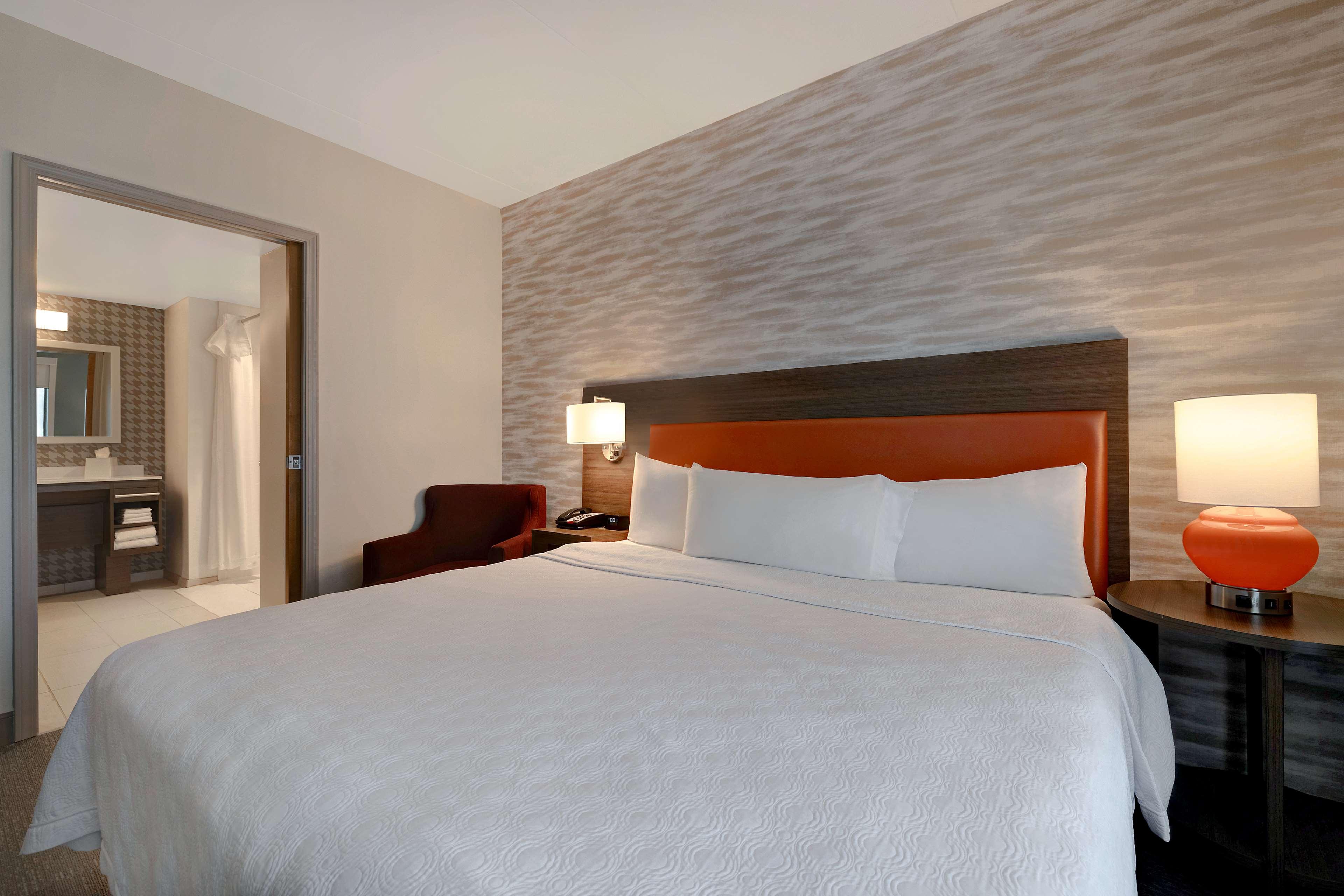 Suite Accessible King Size Bed