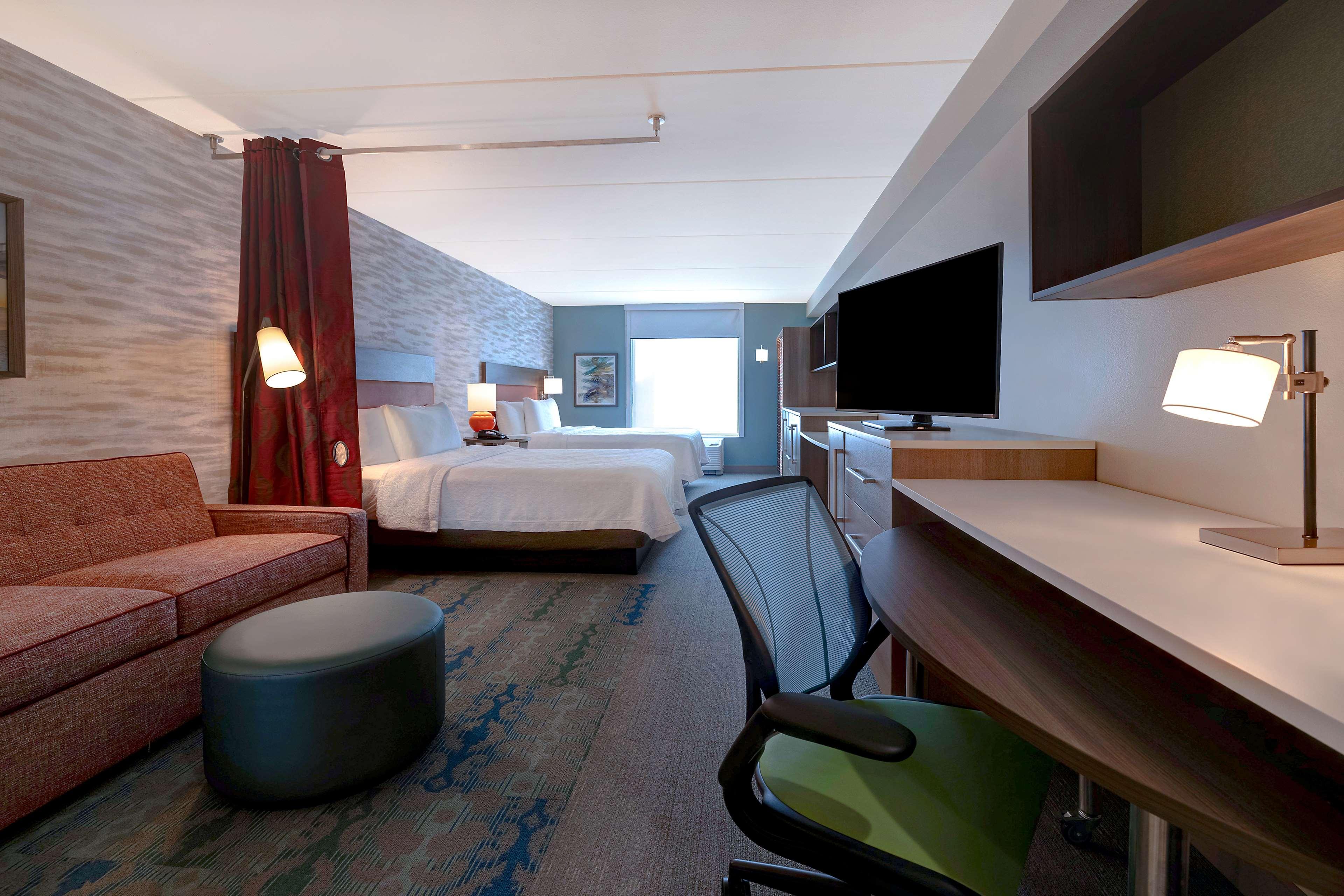 Studio Two Queen Beds Non Smoking