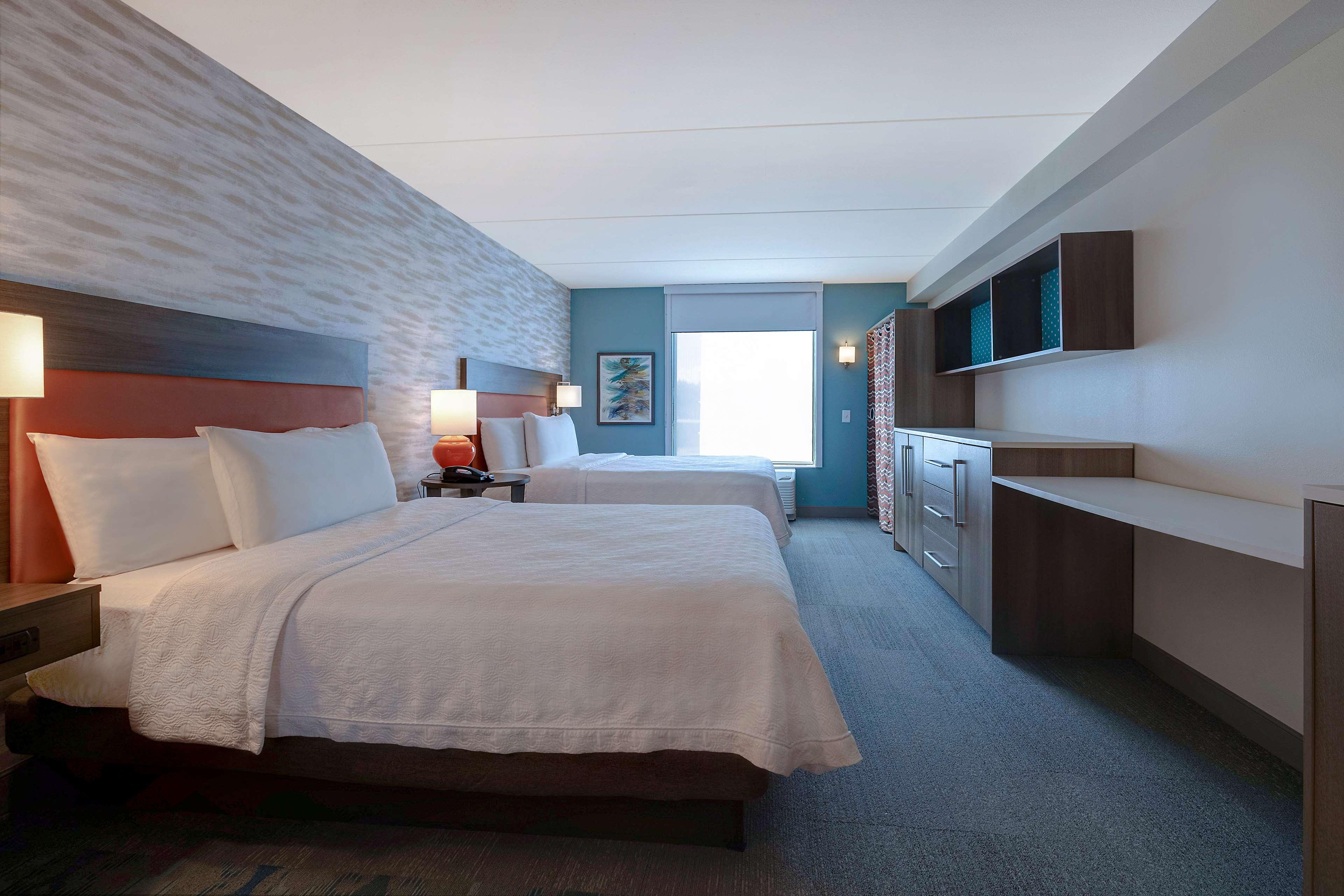 Studio Two Queen Beds Non Smoking