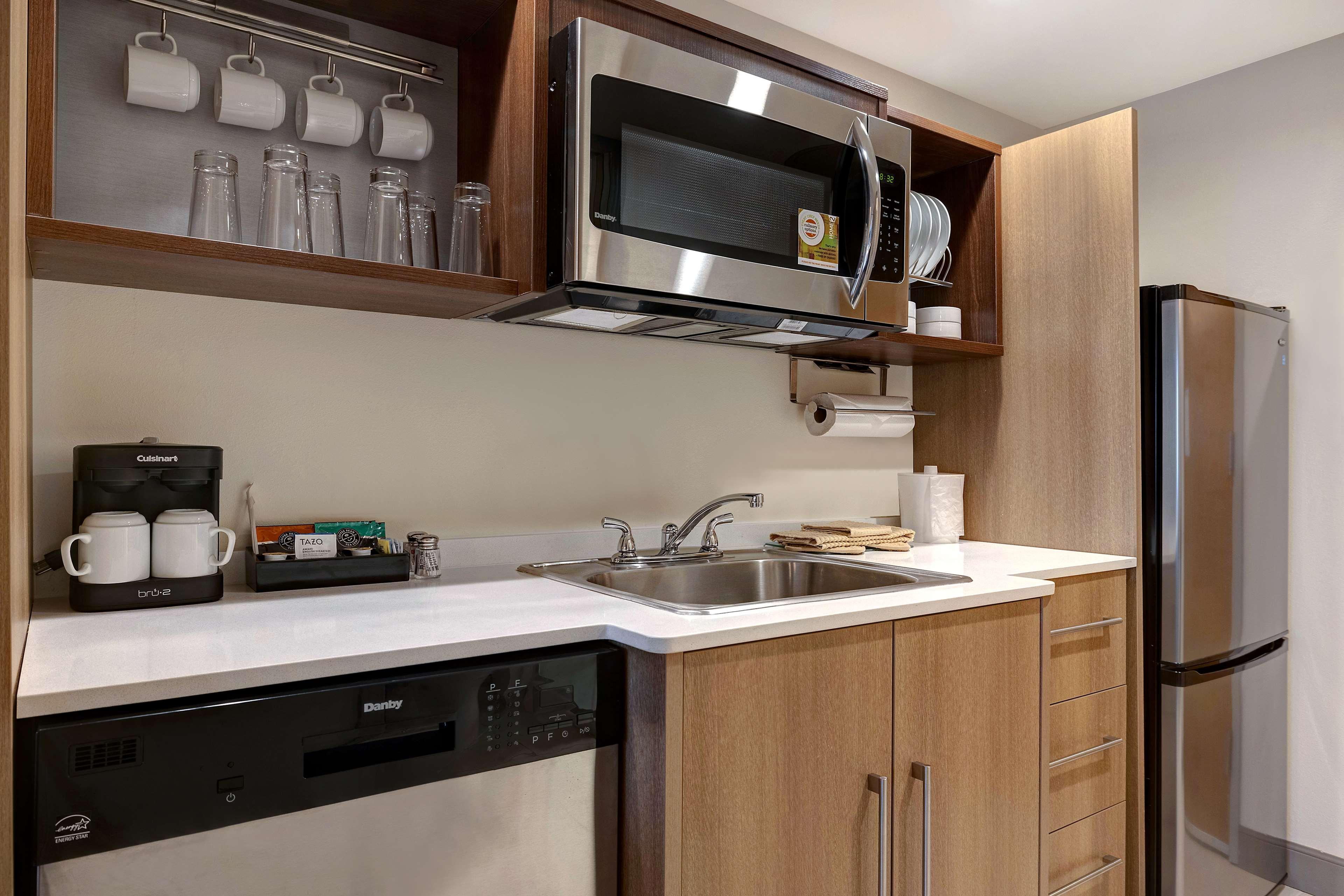 Studio Two Queen Beds Non Smoking