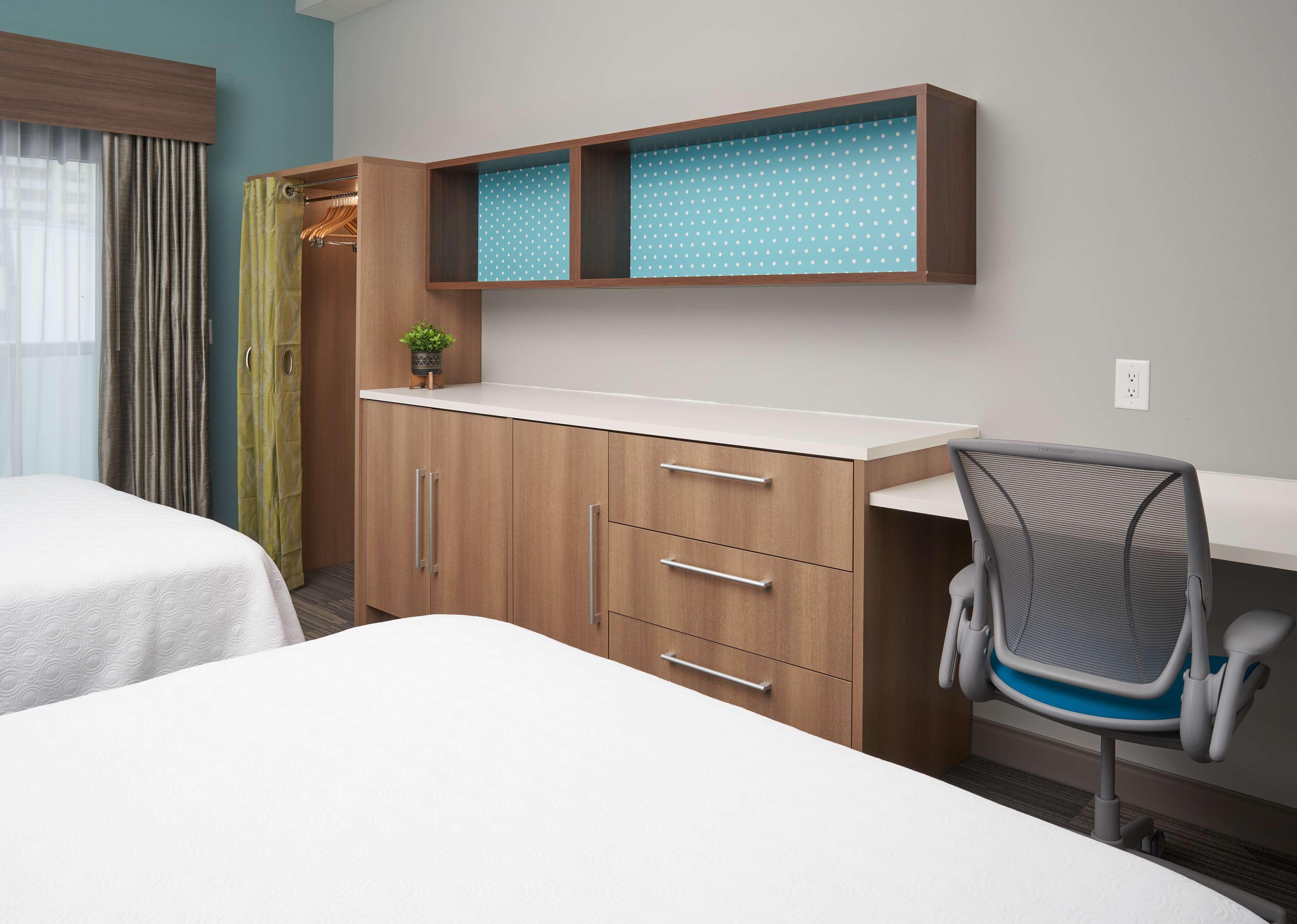 Studio Two Queen Beds