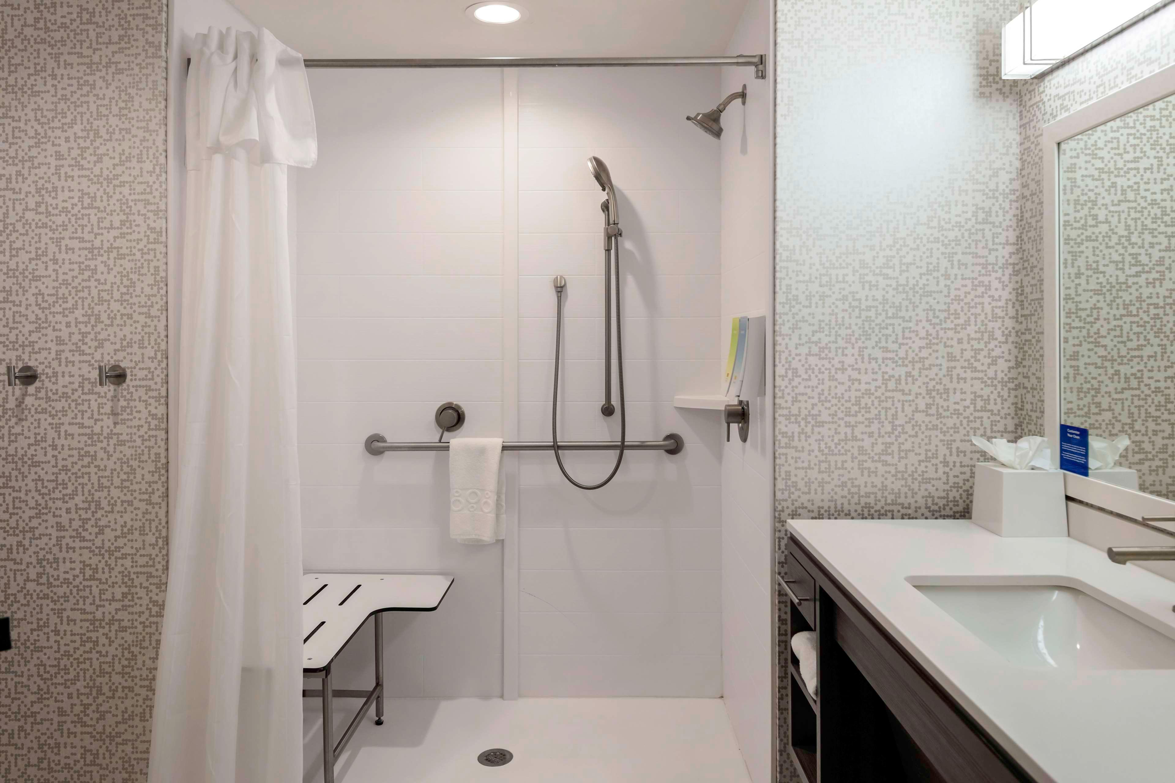 Studio Accessible King Size Bed