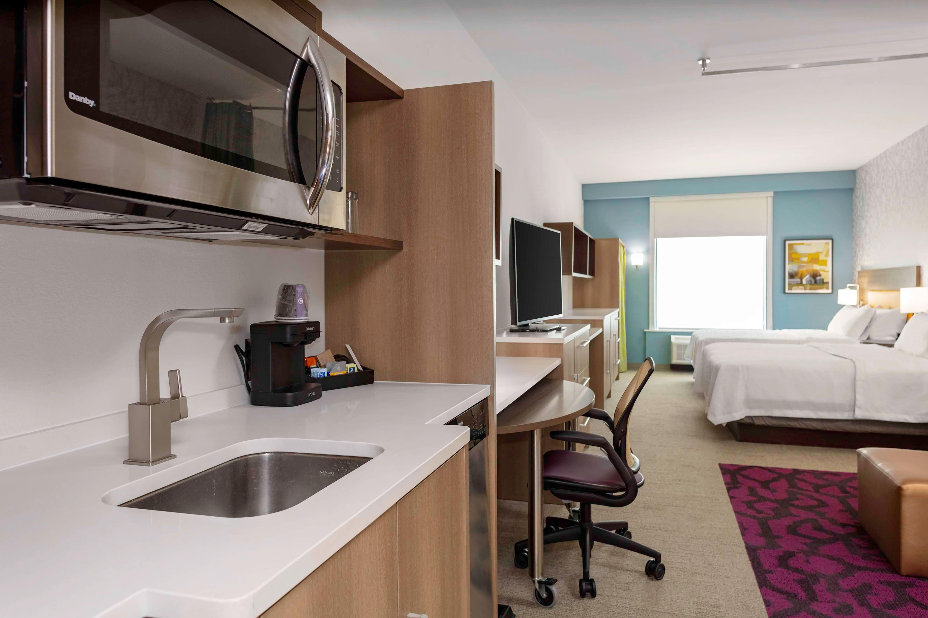 Studio Two Queen Beds Non Smoking