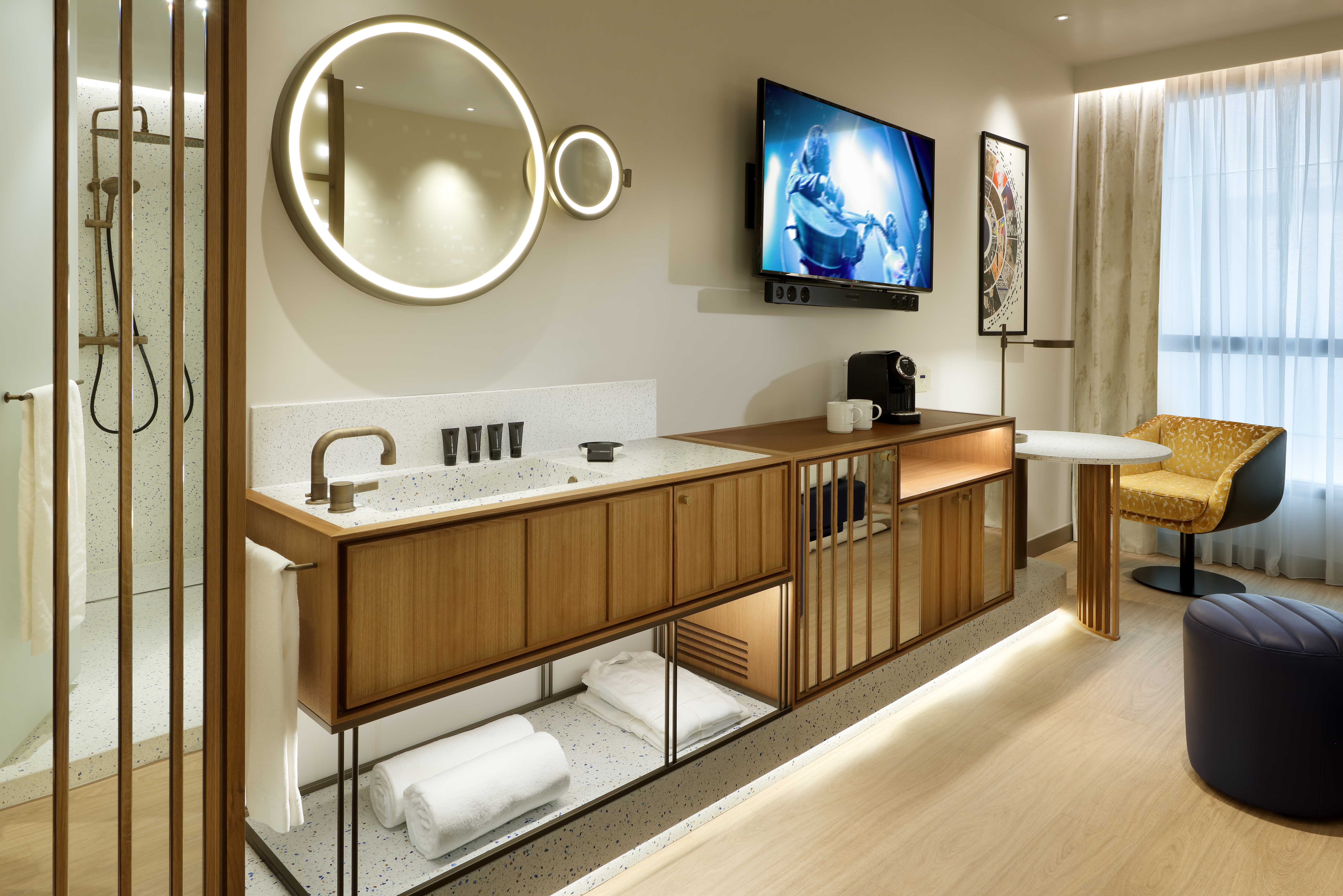 Double Deluxe King Bed