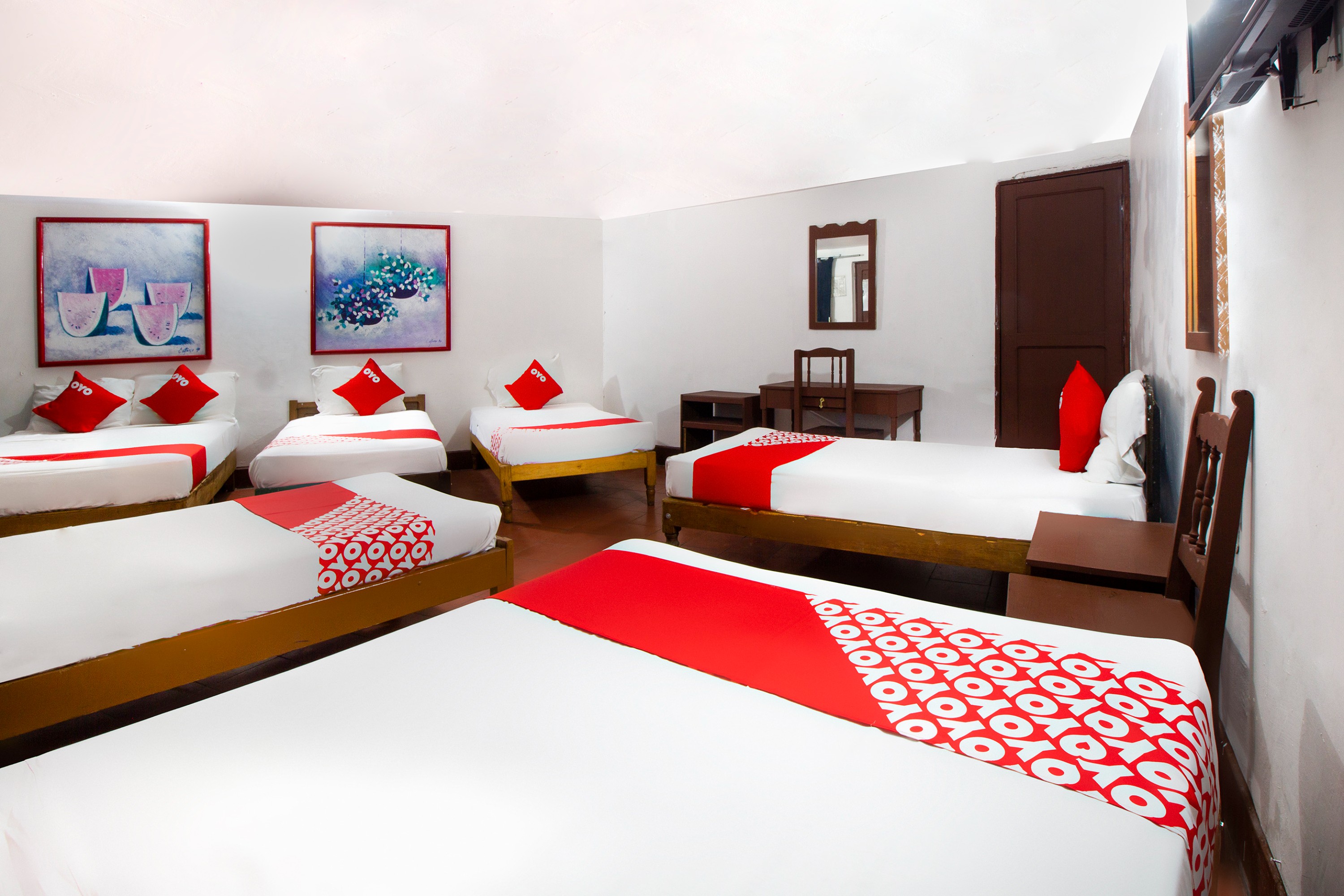 Family Room Three Beds