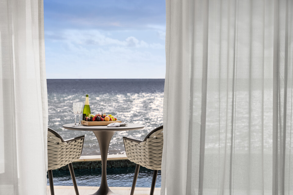 Suite Ocean Front King Bed