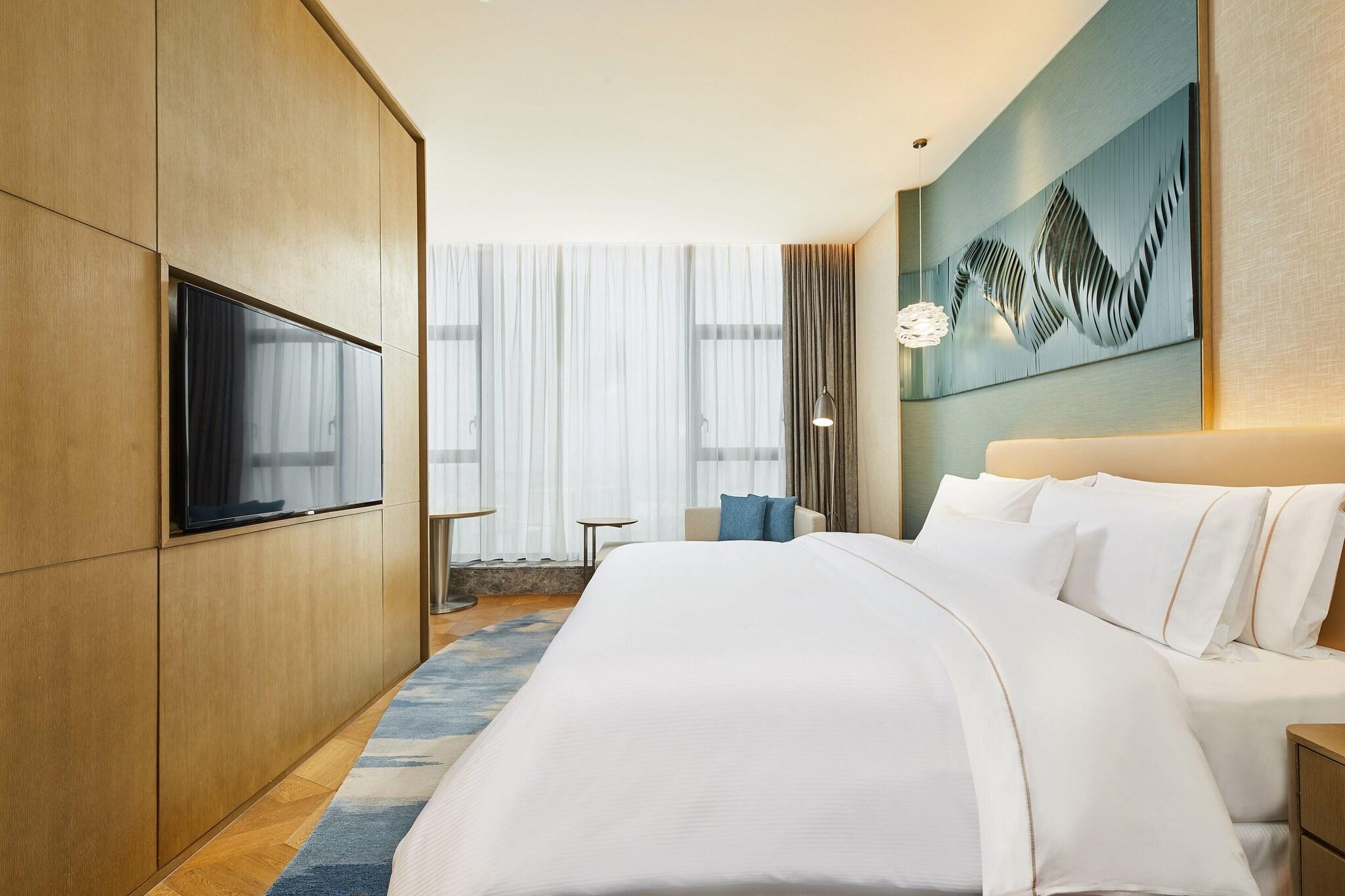 Double Club King Bed