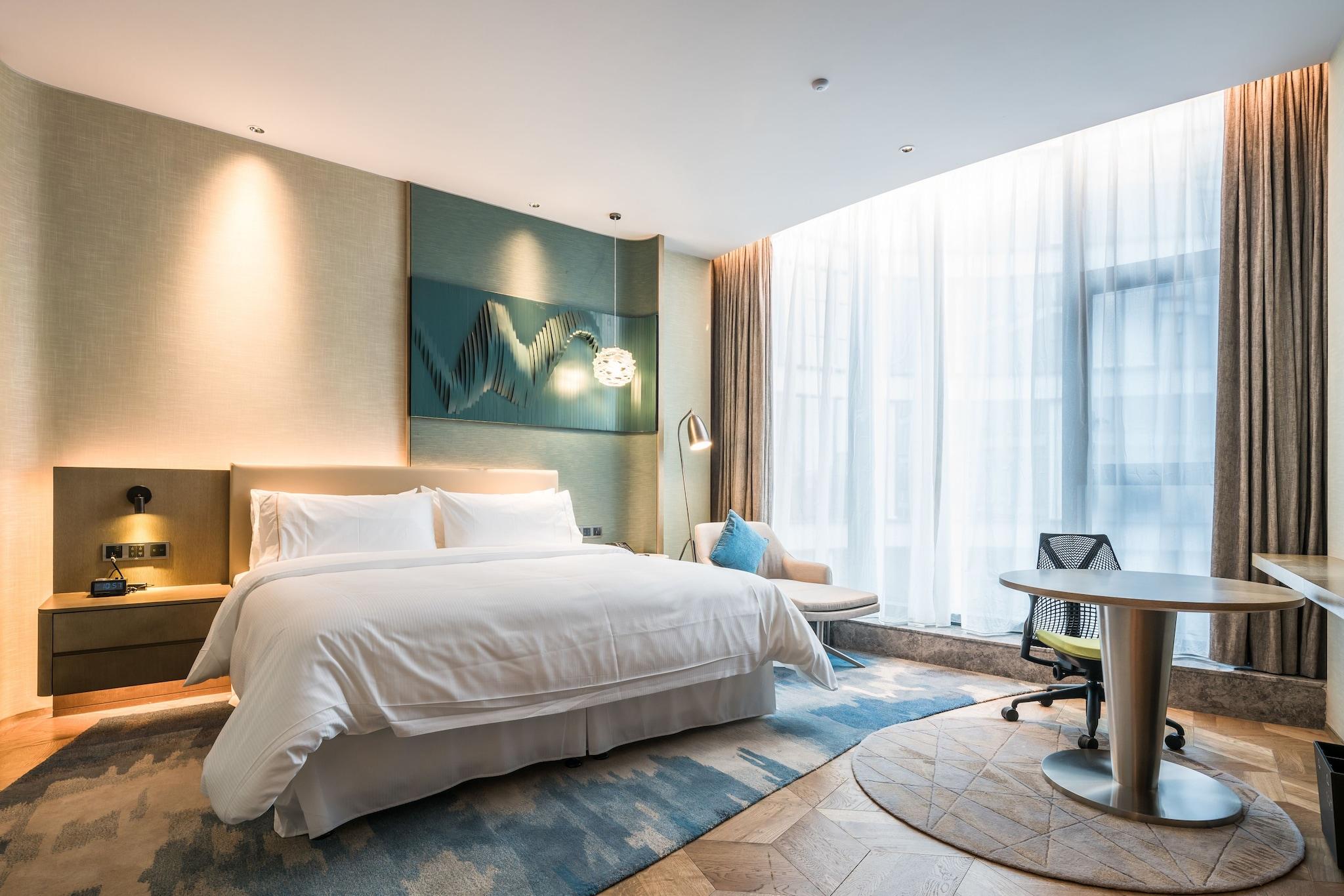 Double Club King Bed