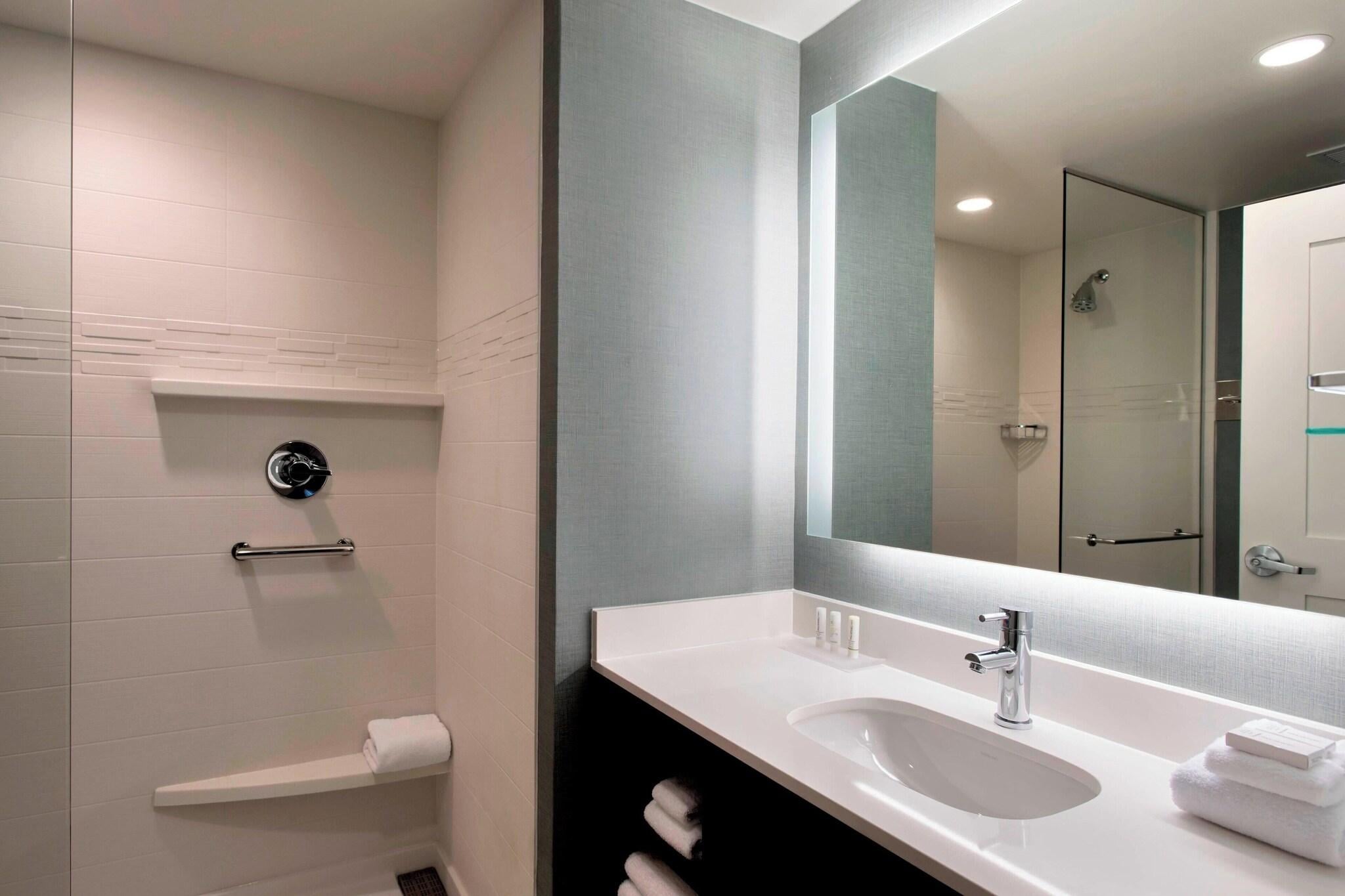 Suite Two Queen Beds One Bedroom