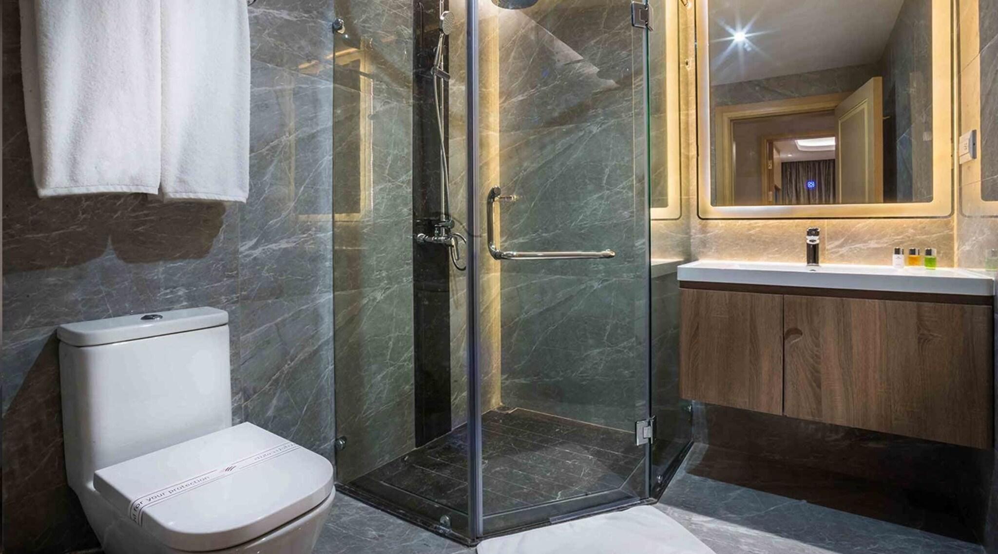 Junior Suite Queen Size Bed