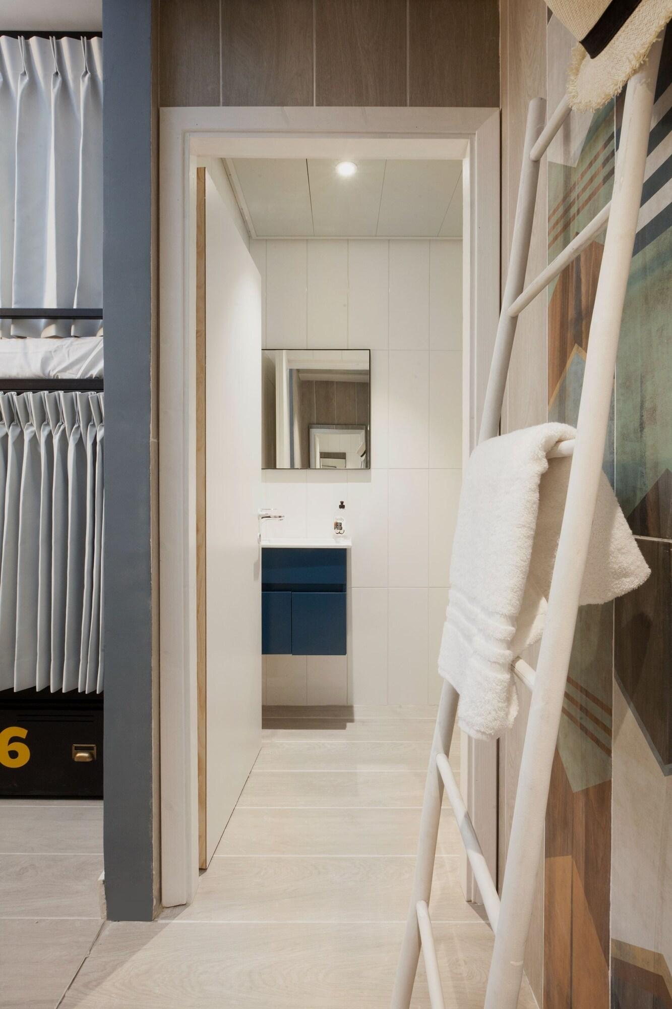 Bed in Dormitory Bunk Bed