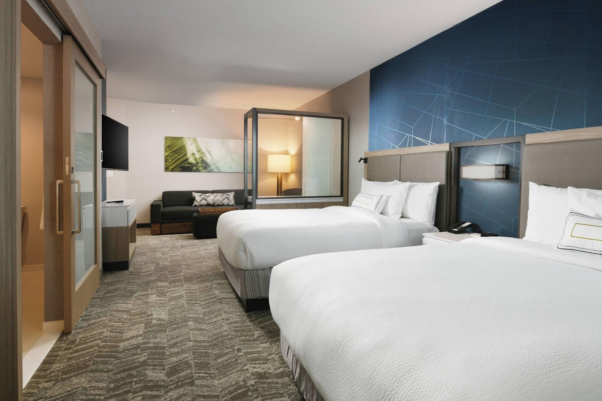 Suite Two Queen Beds