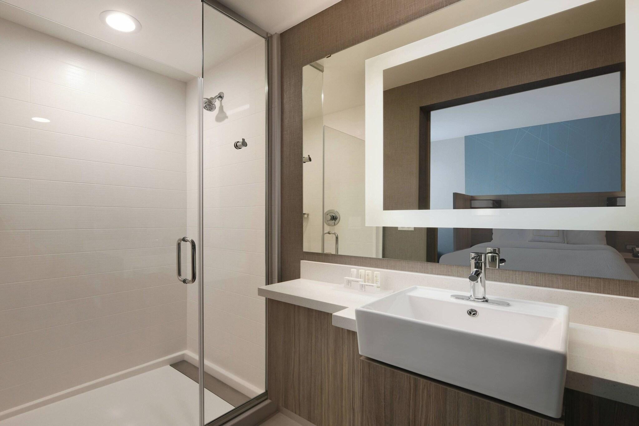 Suite King Size Bed