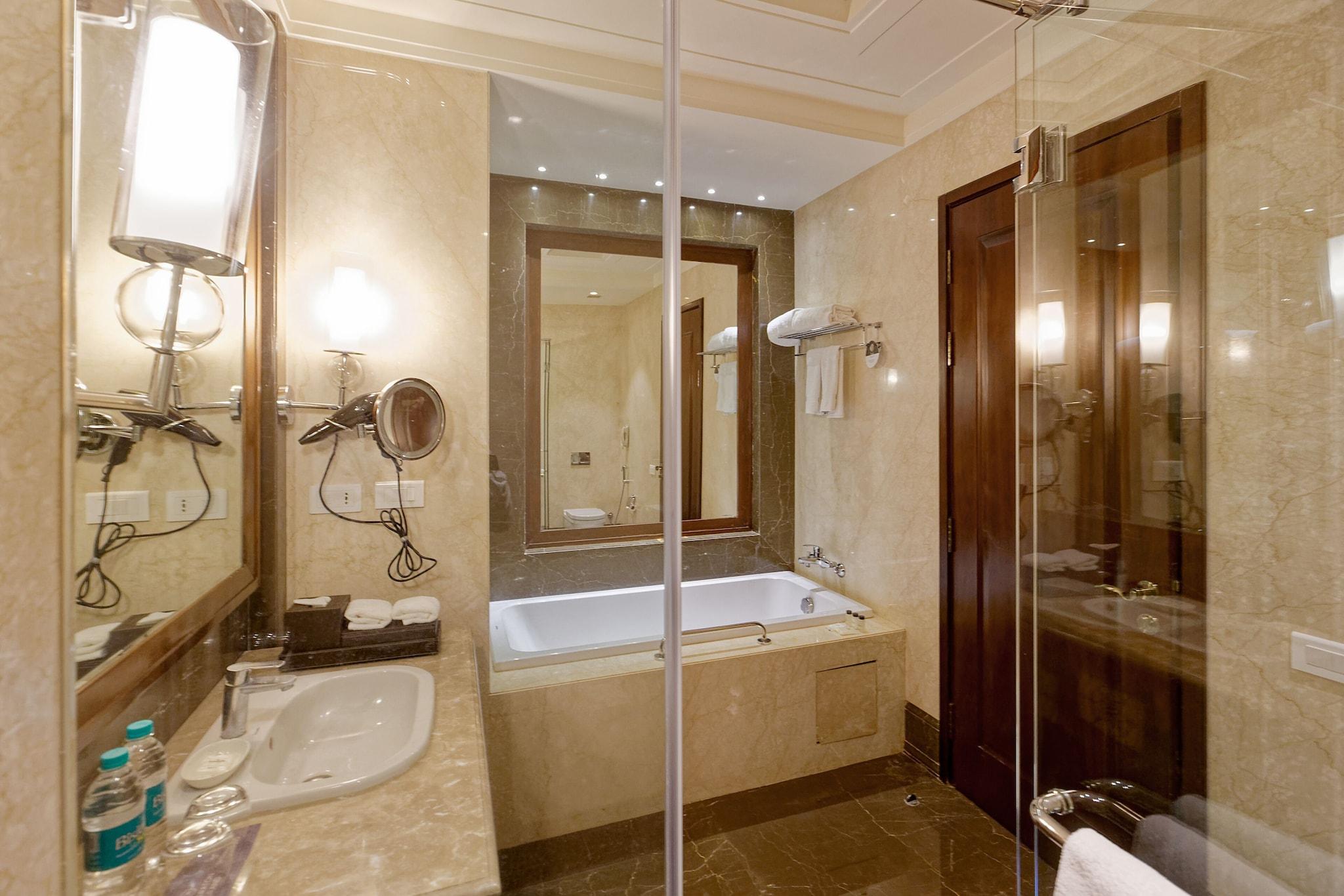 Suite King Size Bed