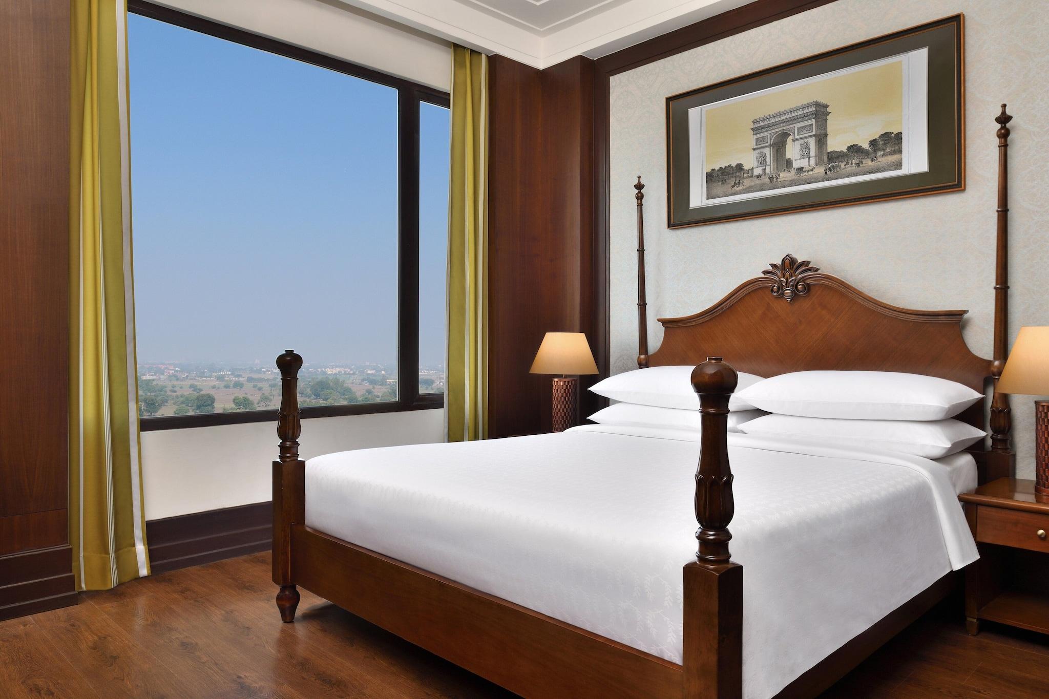 Suite King Size Bed