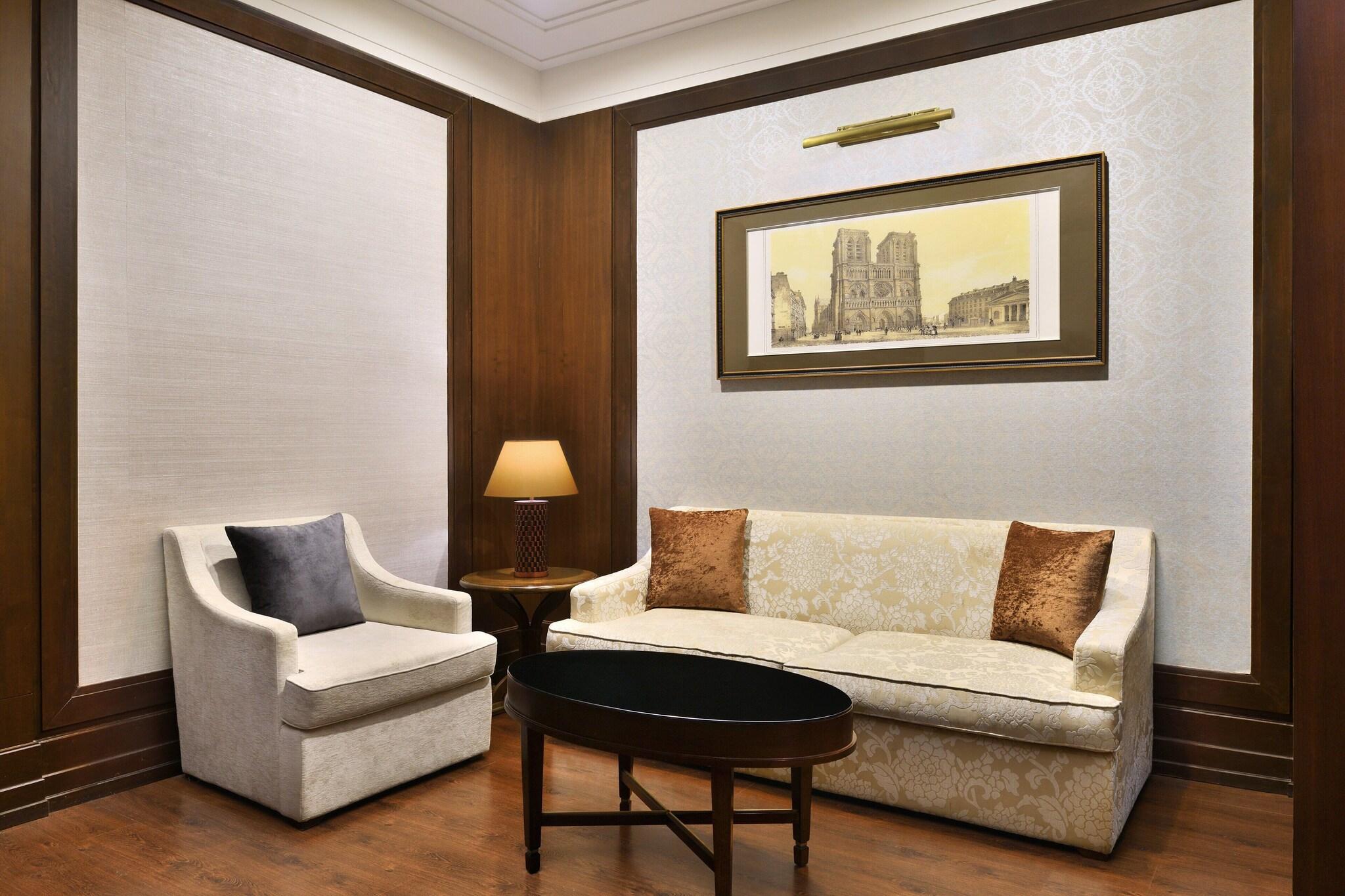 Suite King Size Bed