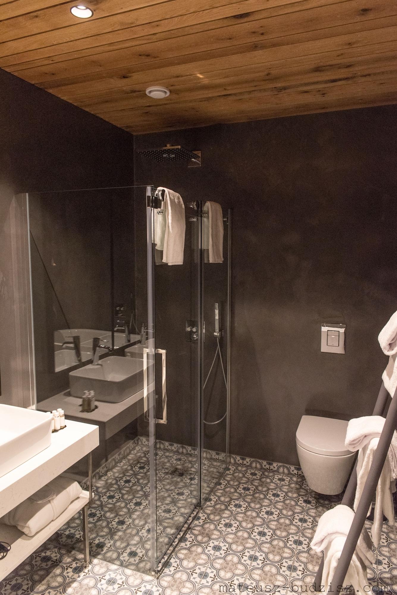 Suite Queen Size Bed