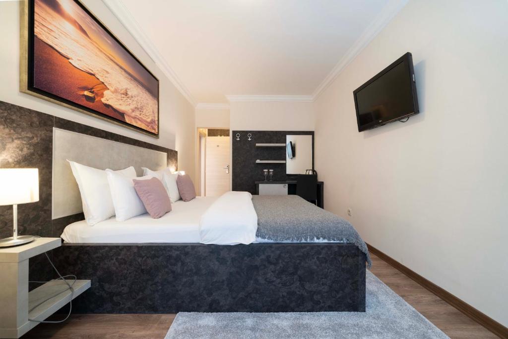 Double or Twin Standard