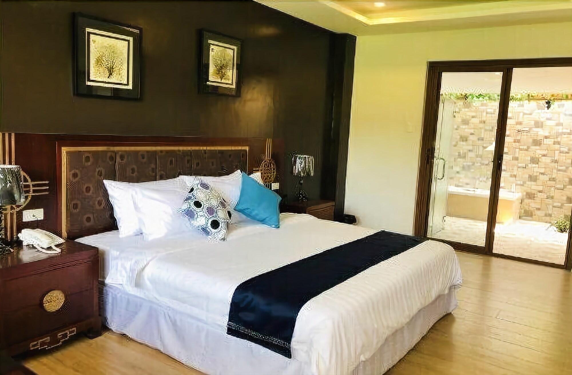 Double Deluxe King Bed