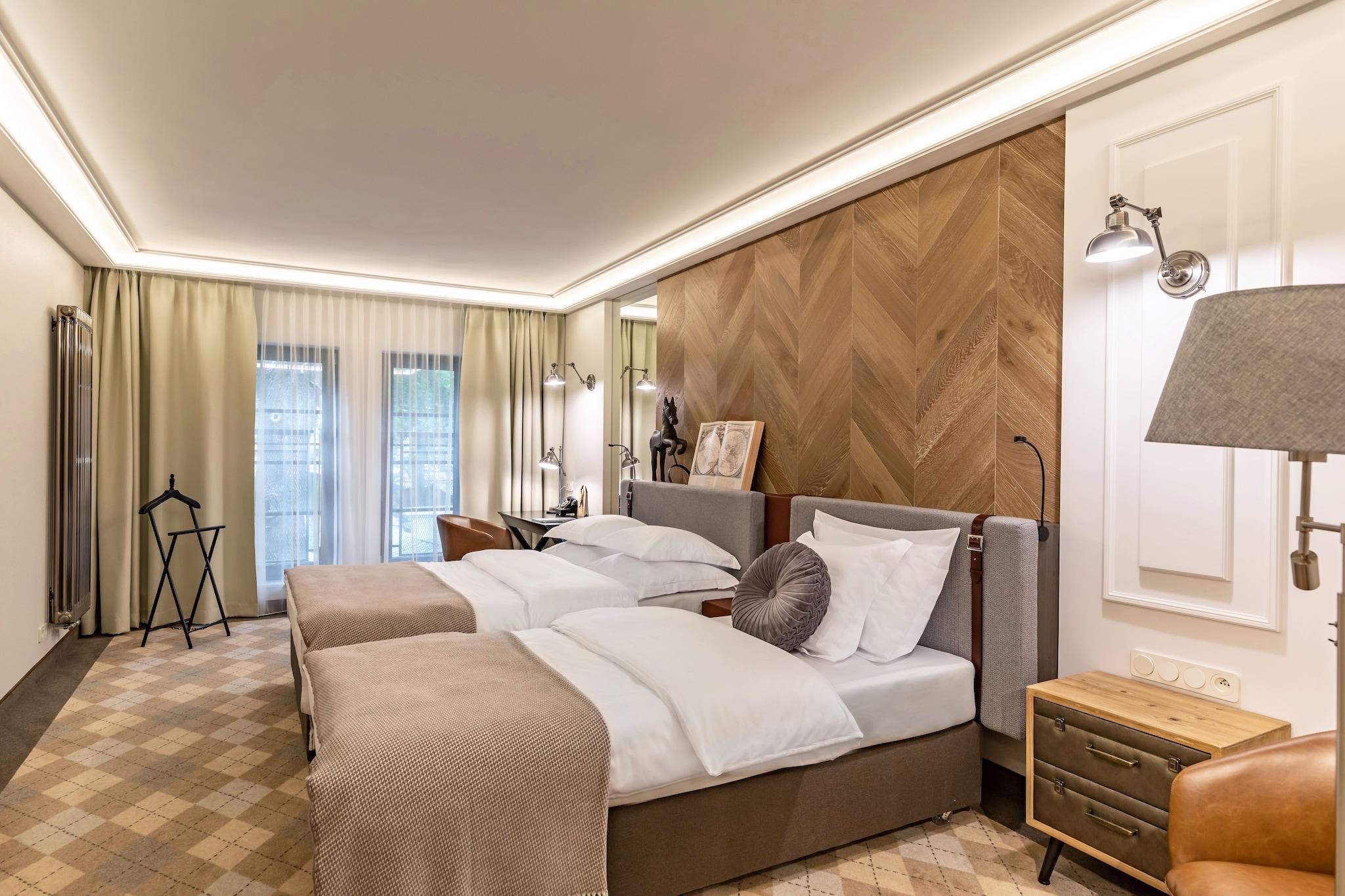 Double Queen Size Bed