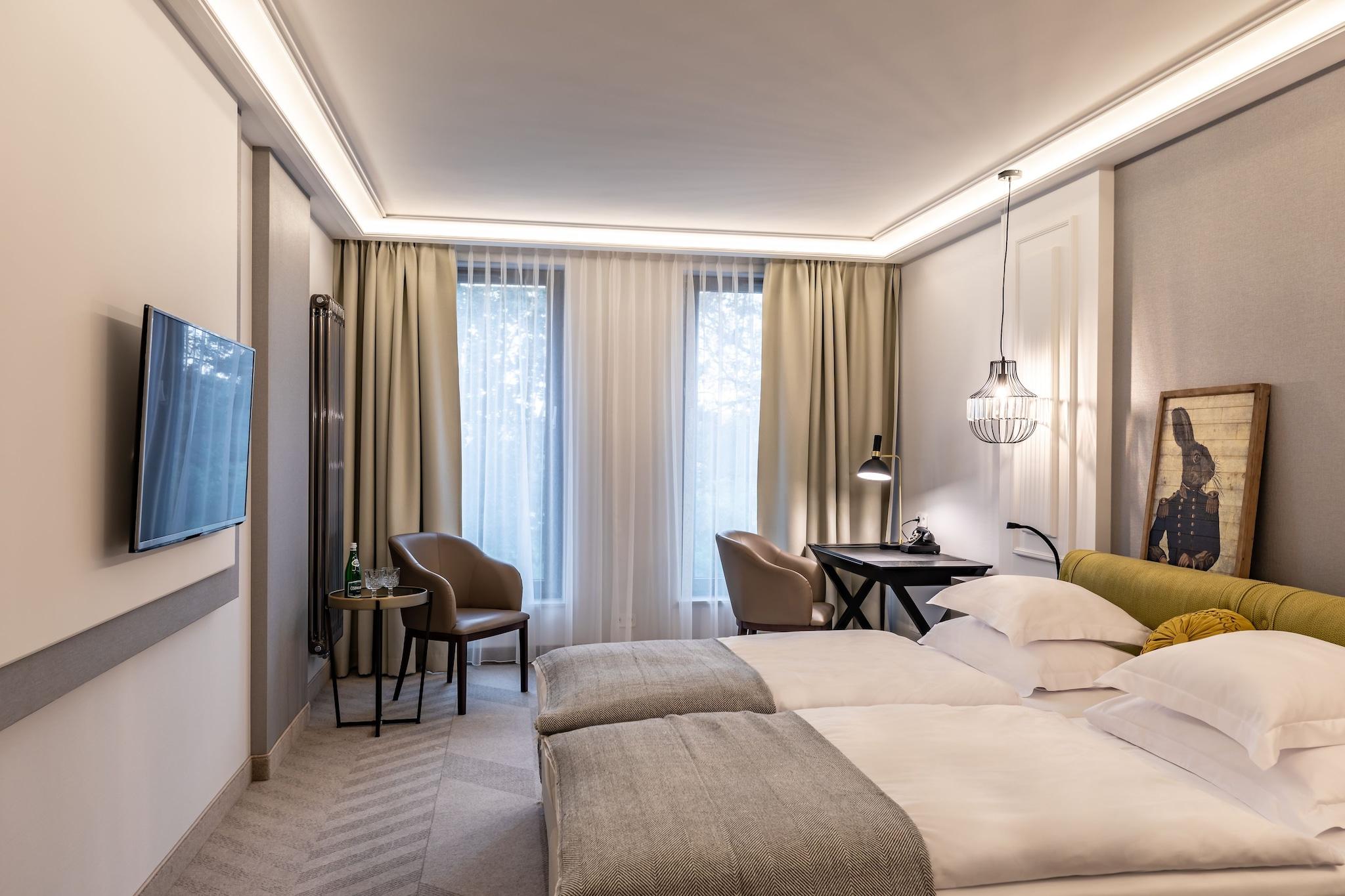 Double Queen Size Bed