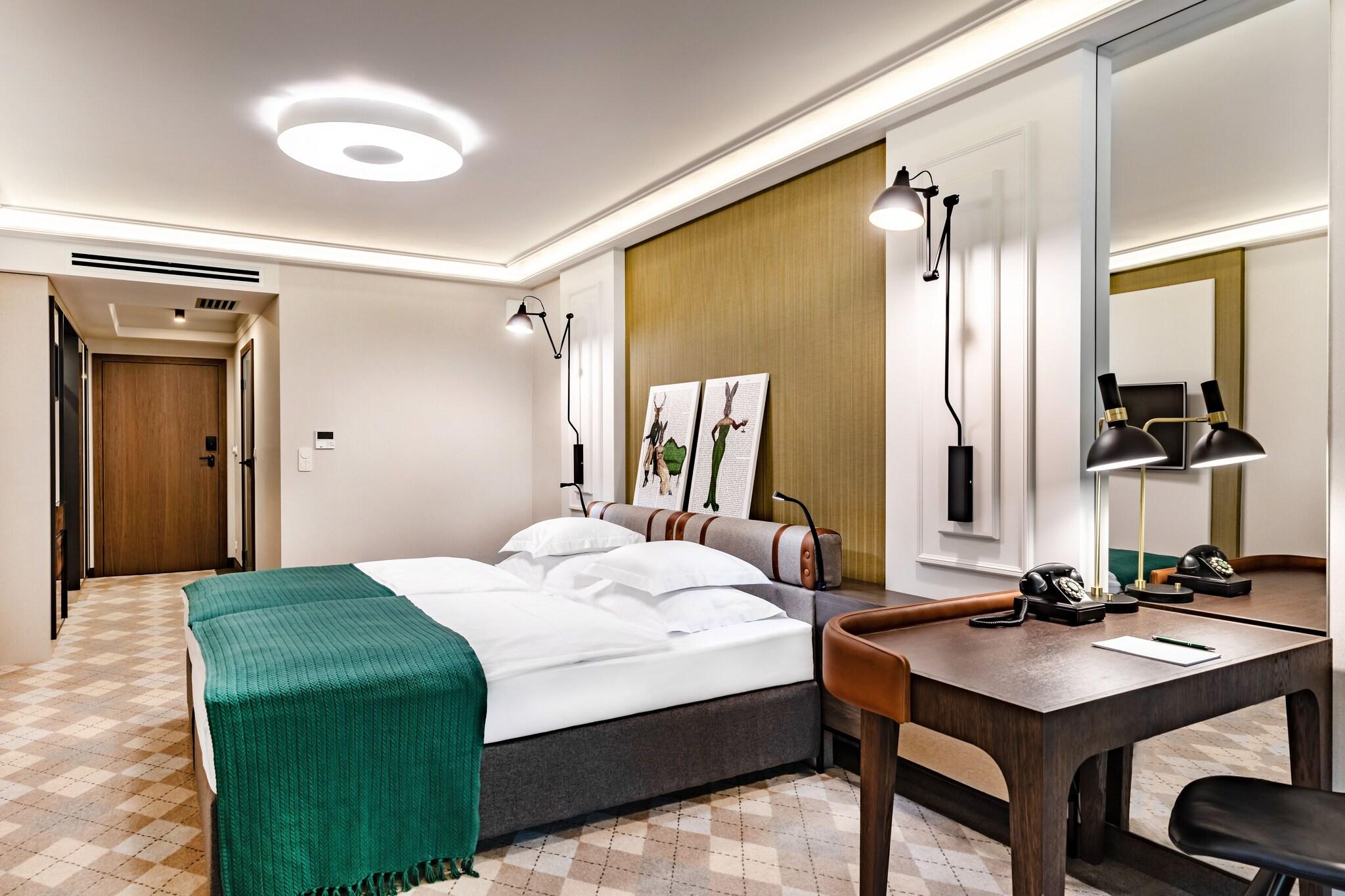 Double Deluxe Queen Bed