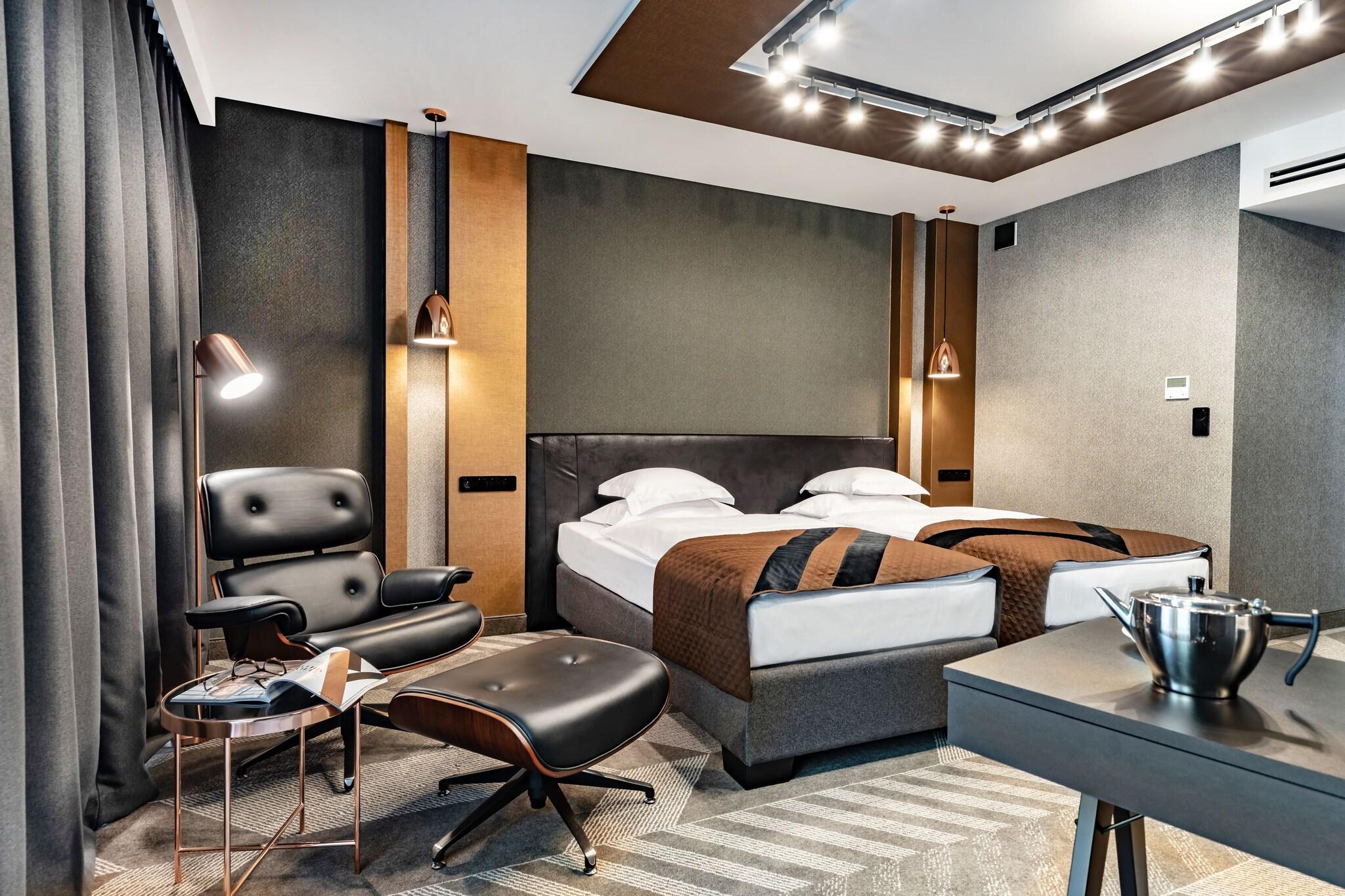 Double Deluxe Queen Bed