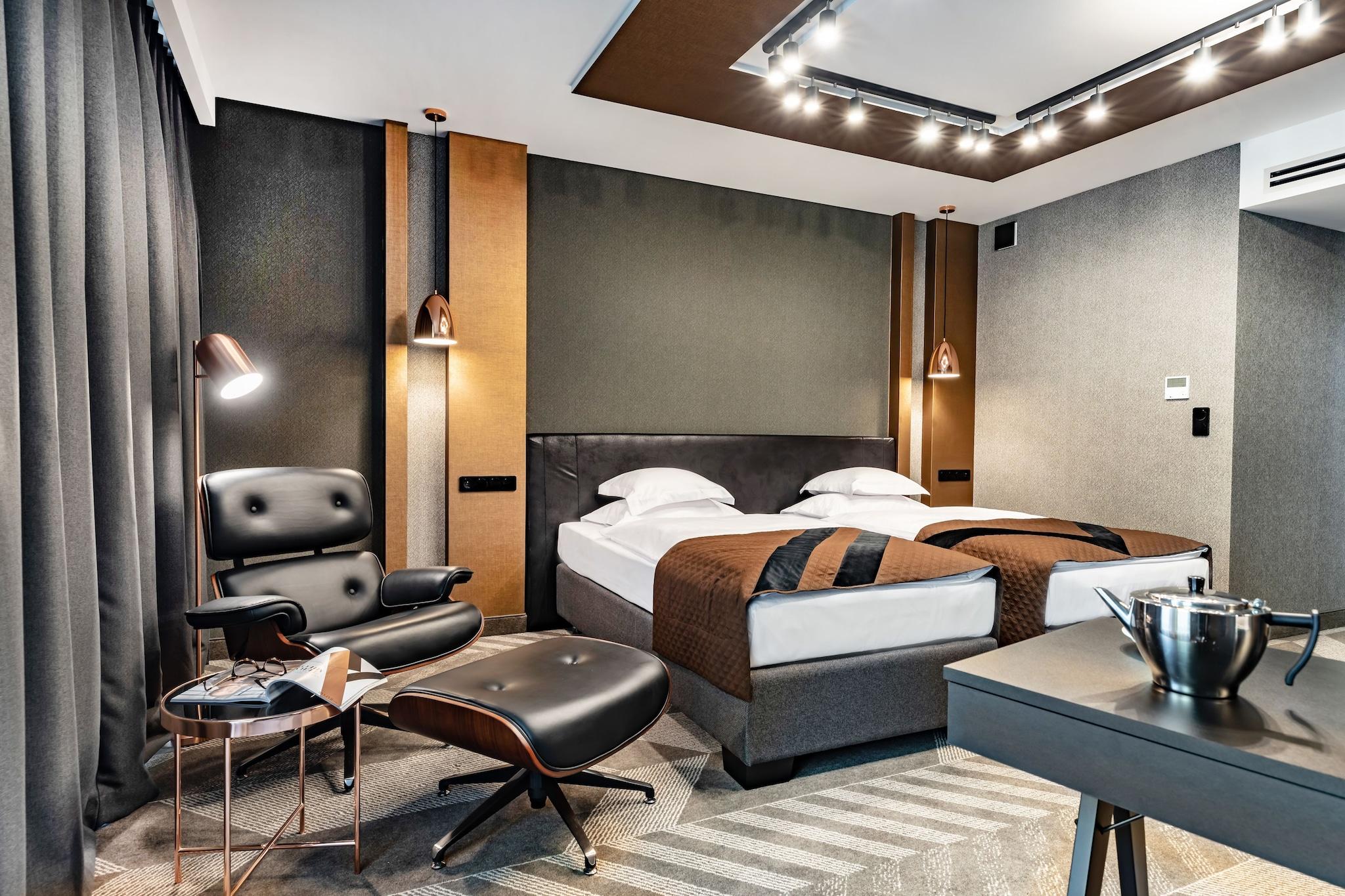 Double Deluxe Queen Bed