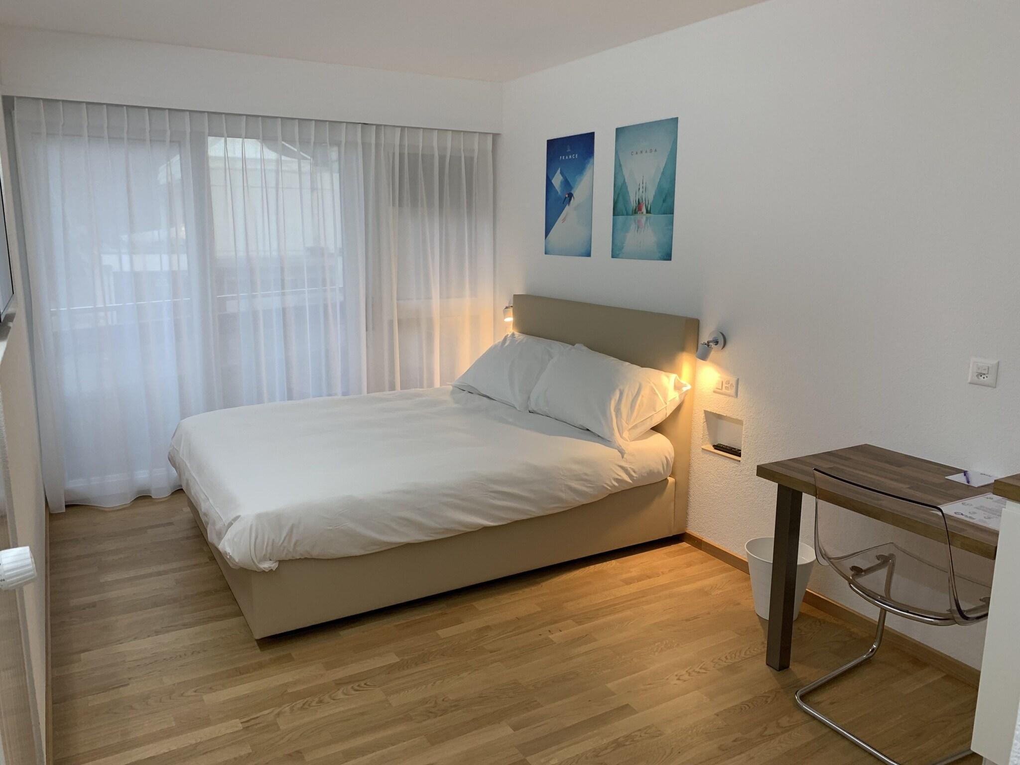 Double Business Queen Bed