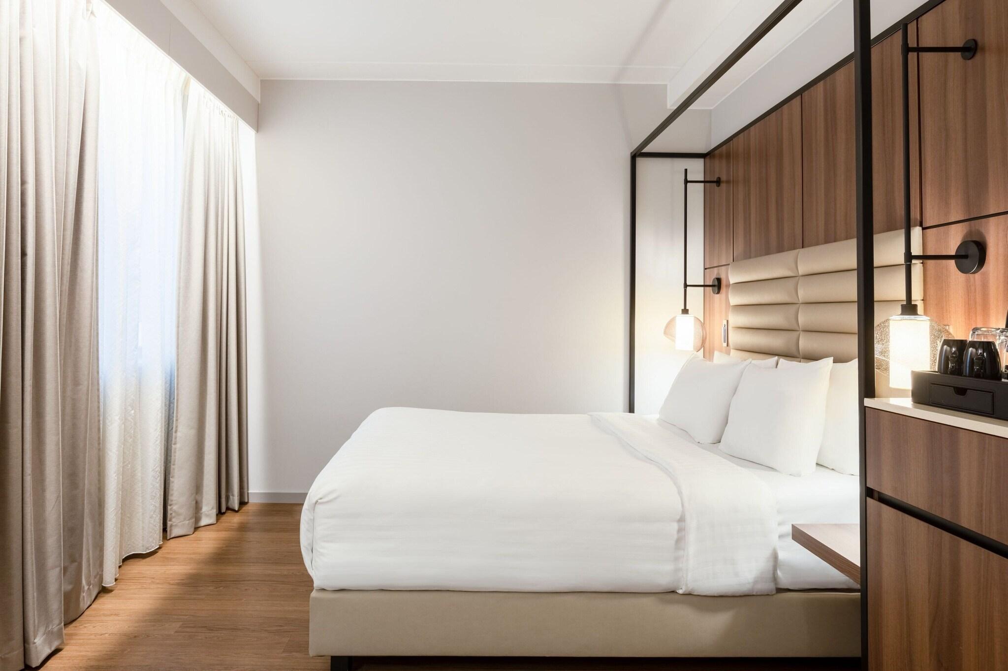 Double Deluxe King Bed