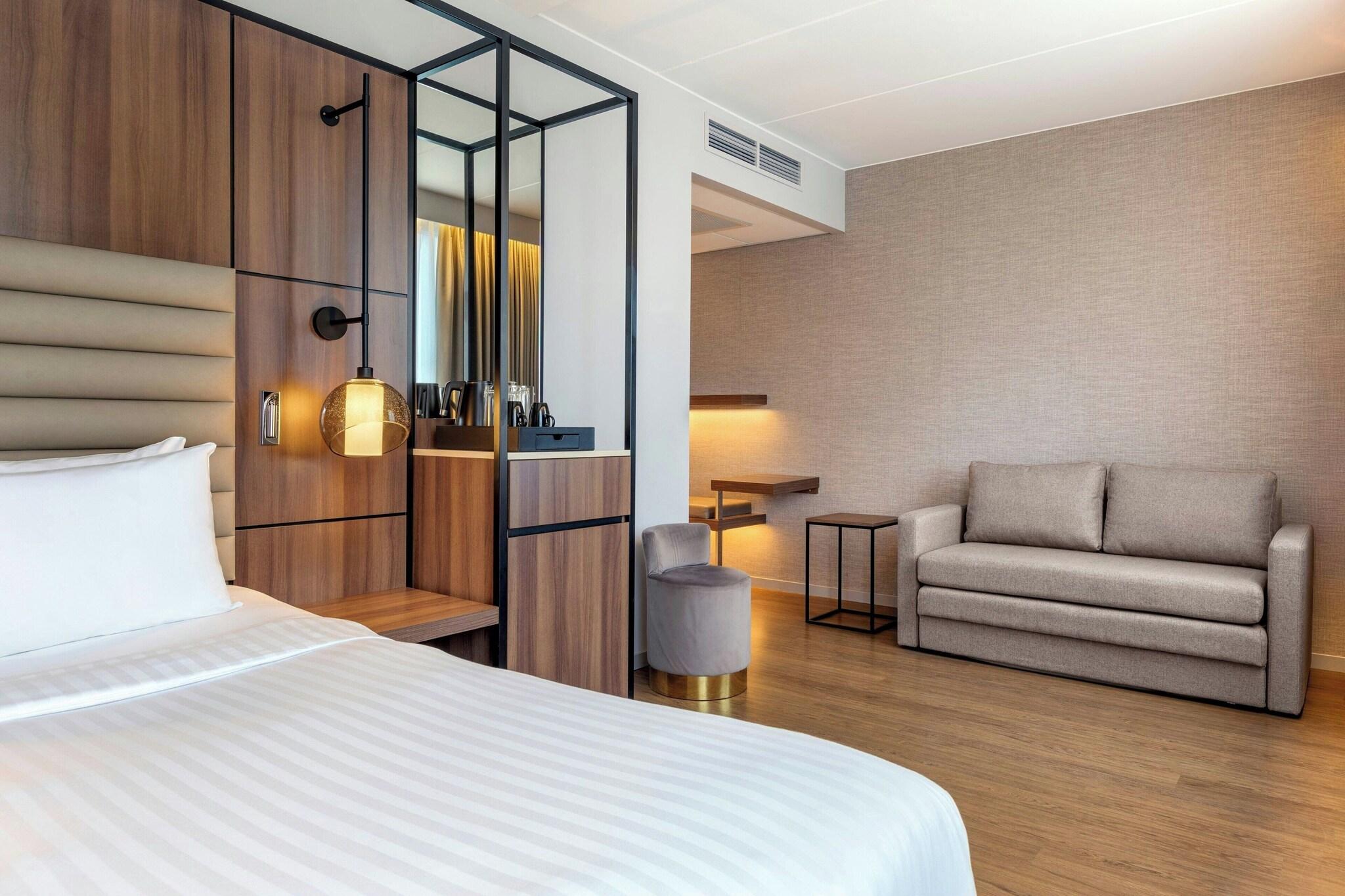 Family Room King Size Bed