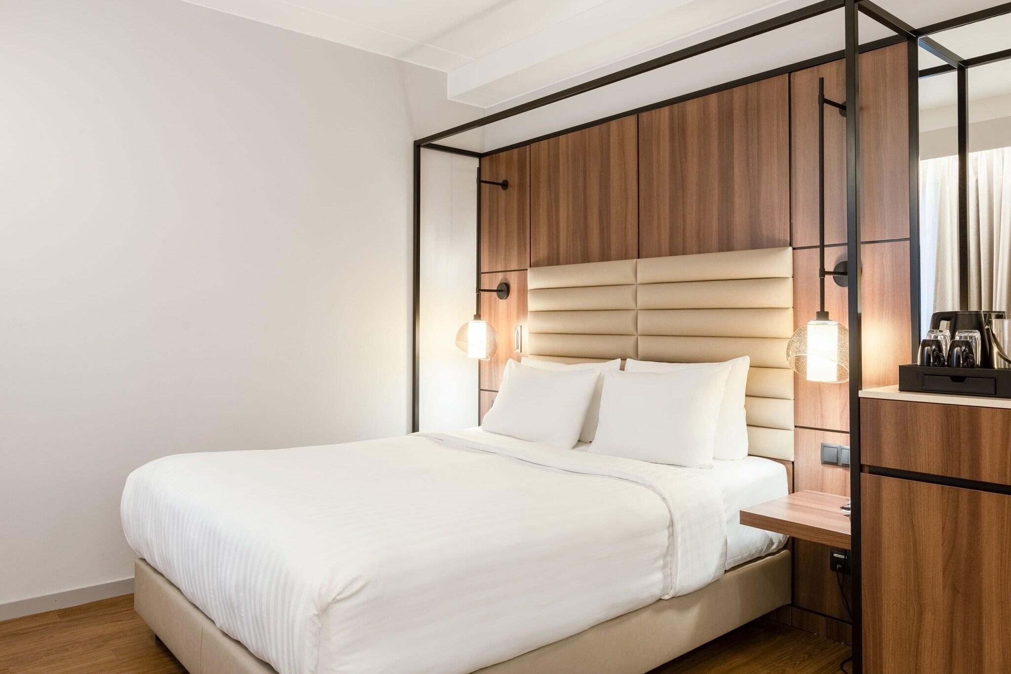 Double Queen Size Bed