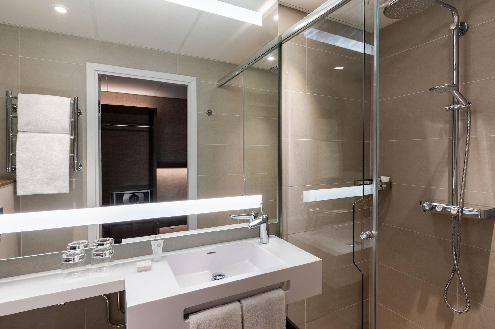 Junior Suite King Size Bed