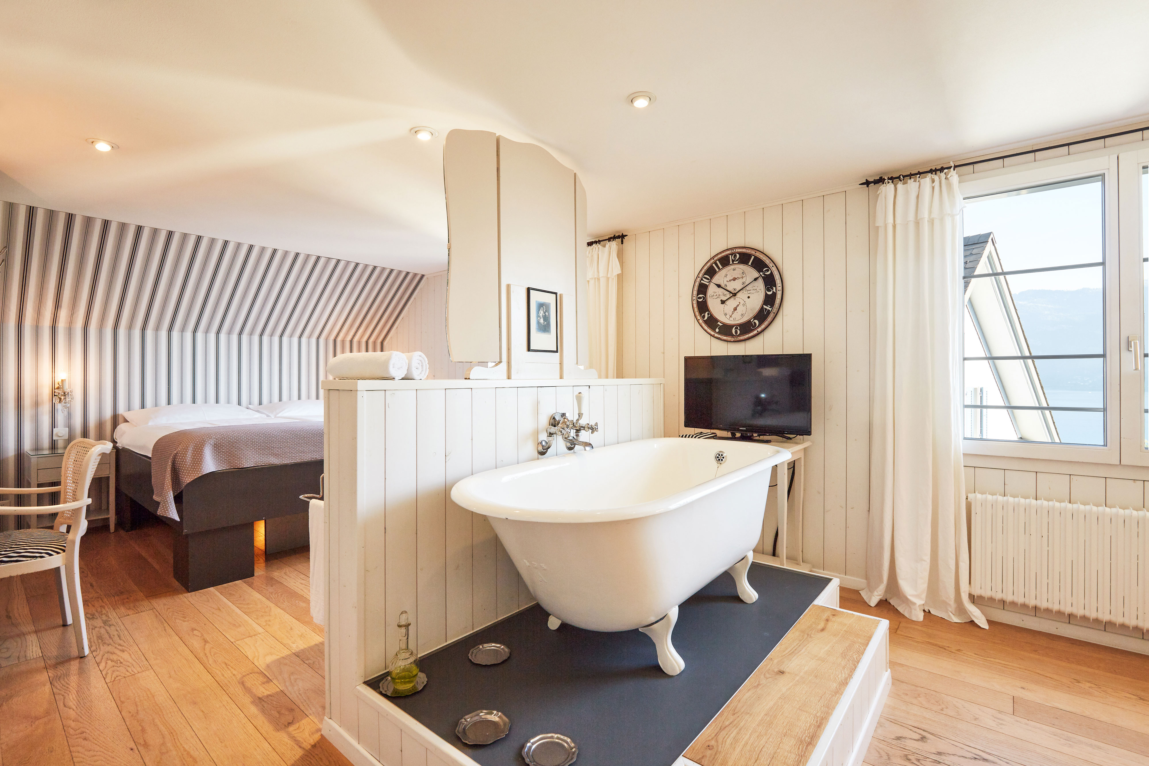 Double Deluxe One Bed