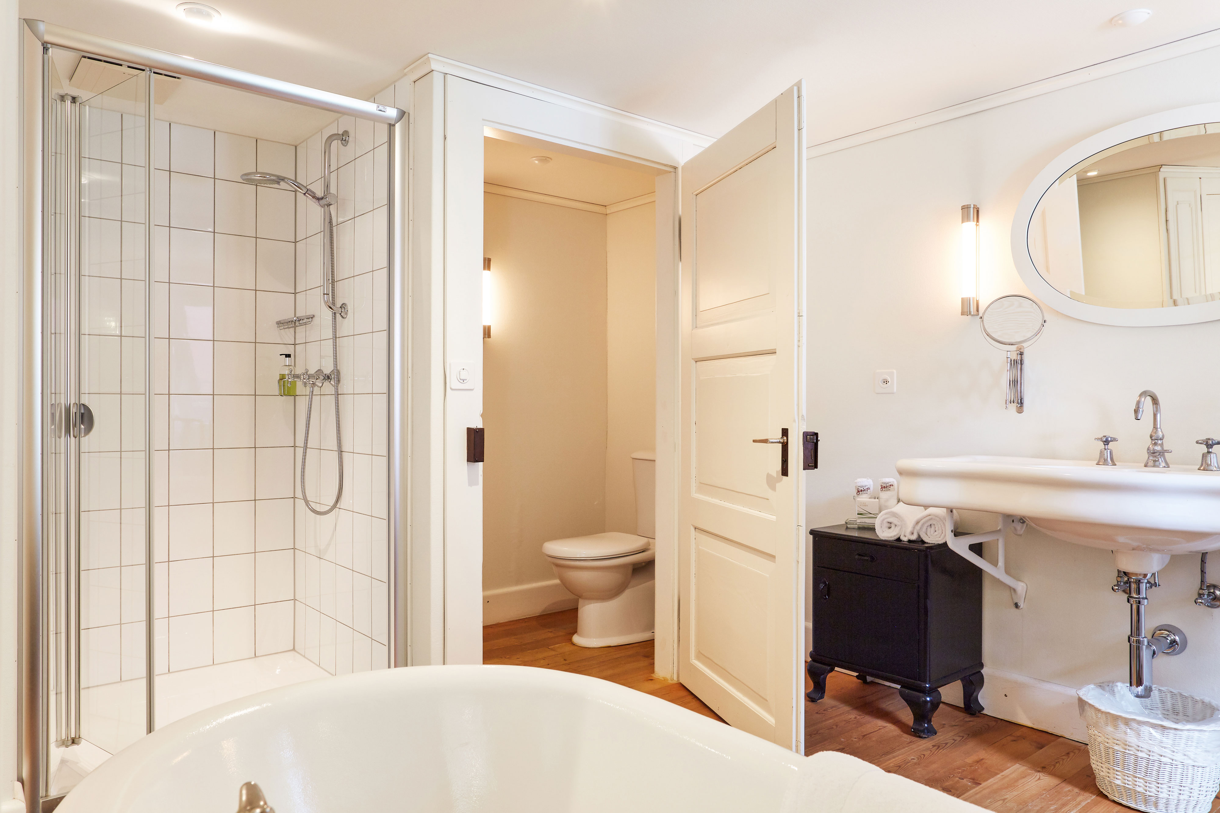 Double Deluxe One Bed