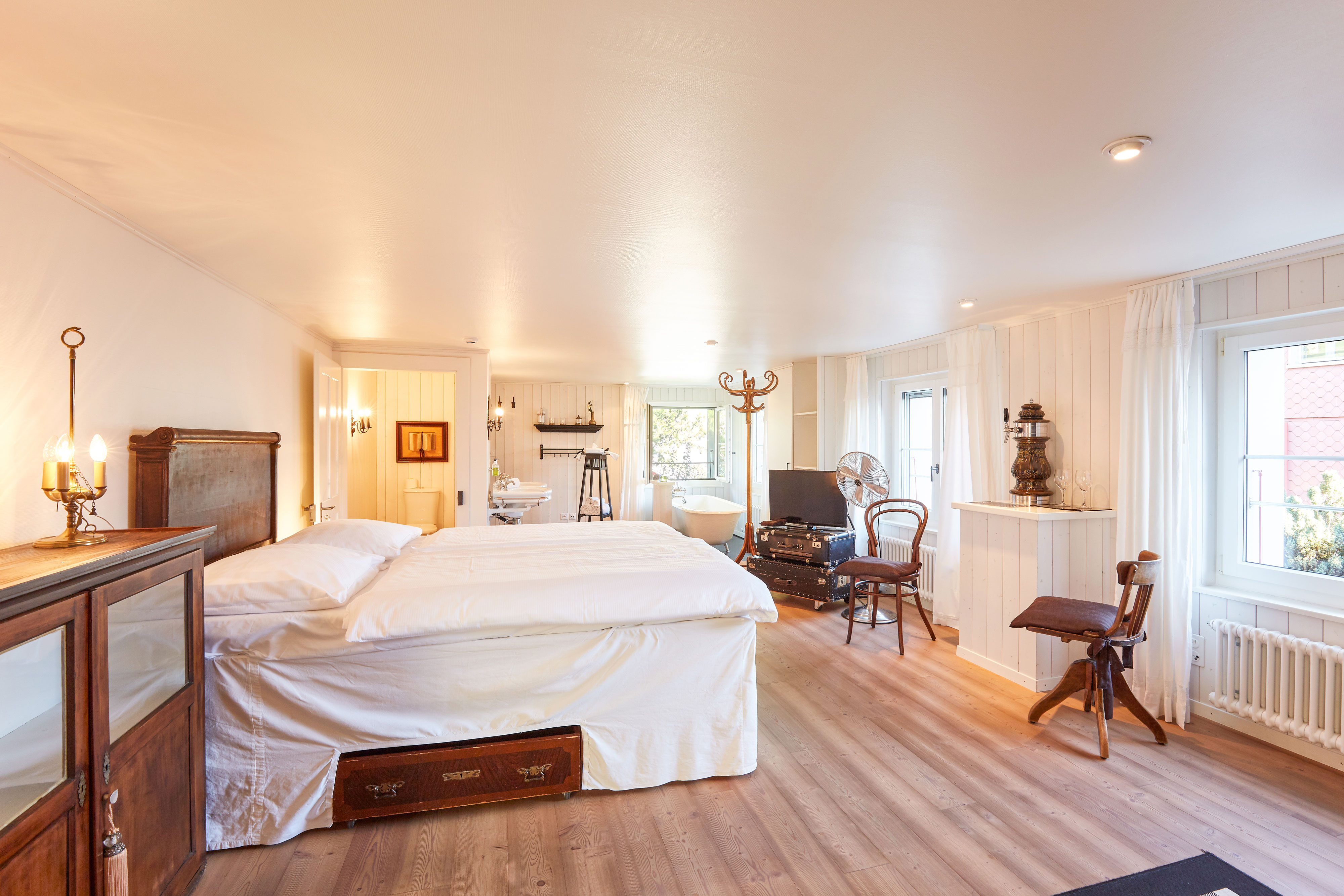 Double Deluxe One Bed