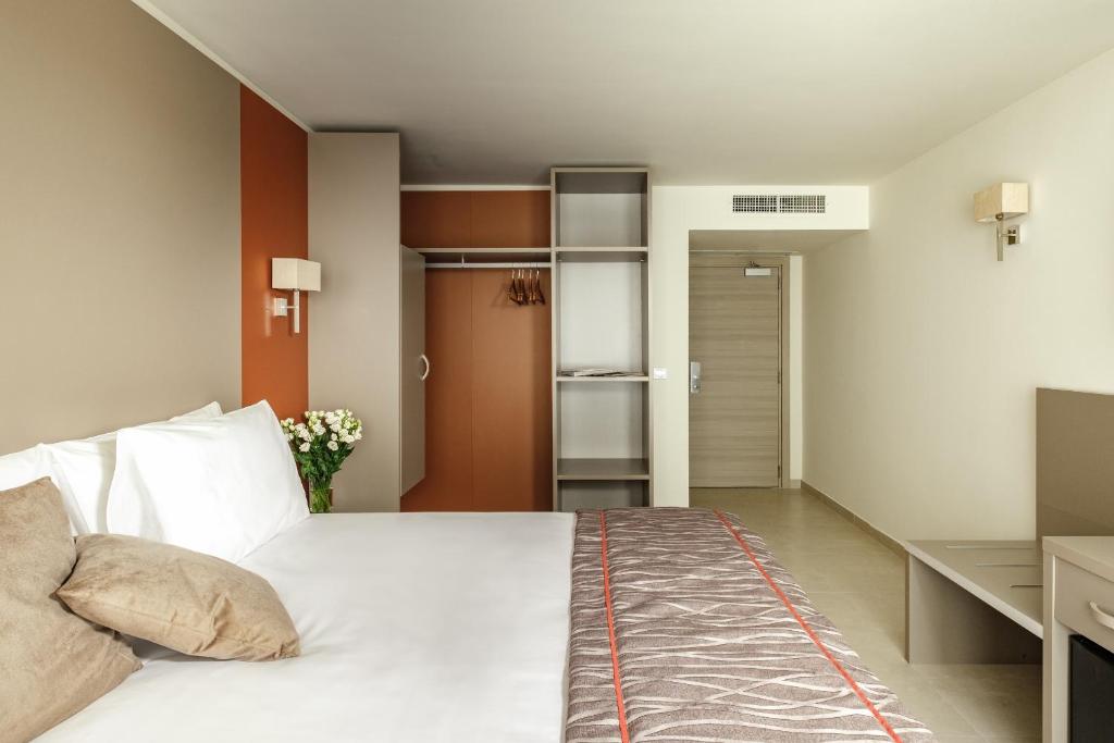 Double or Twin Standard