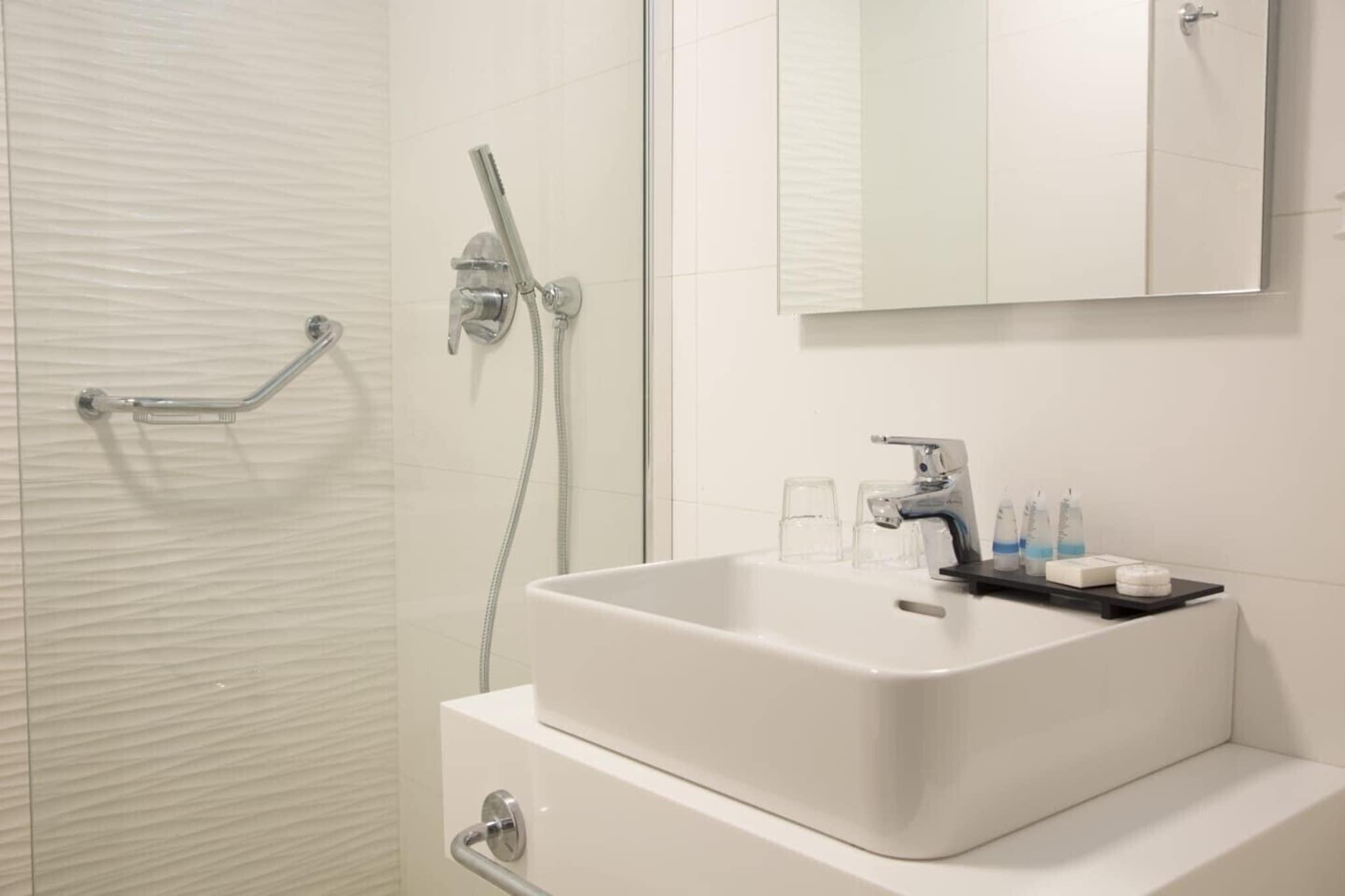 Double or Twin with Double Bed