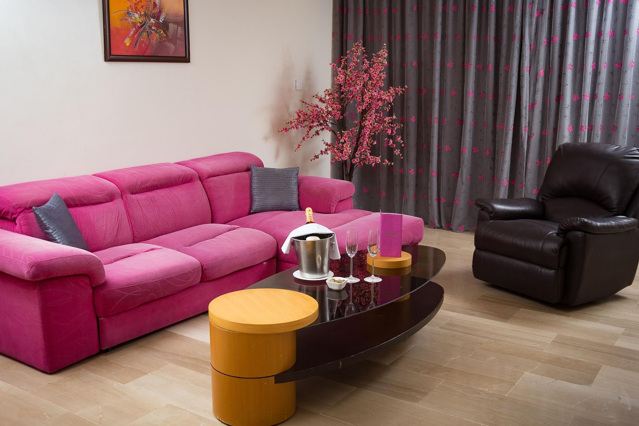 Suite Deluxe King Bed