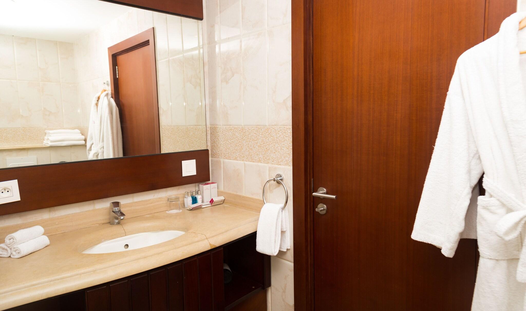 Double Deluxe King Bed