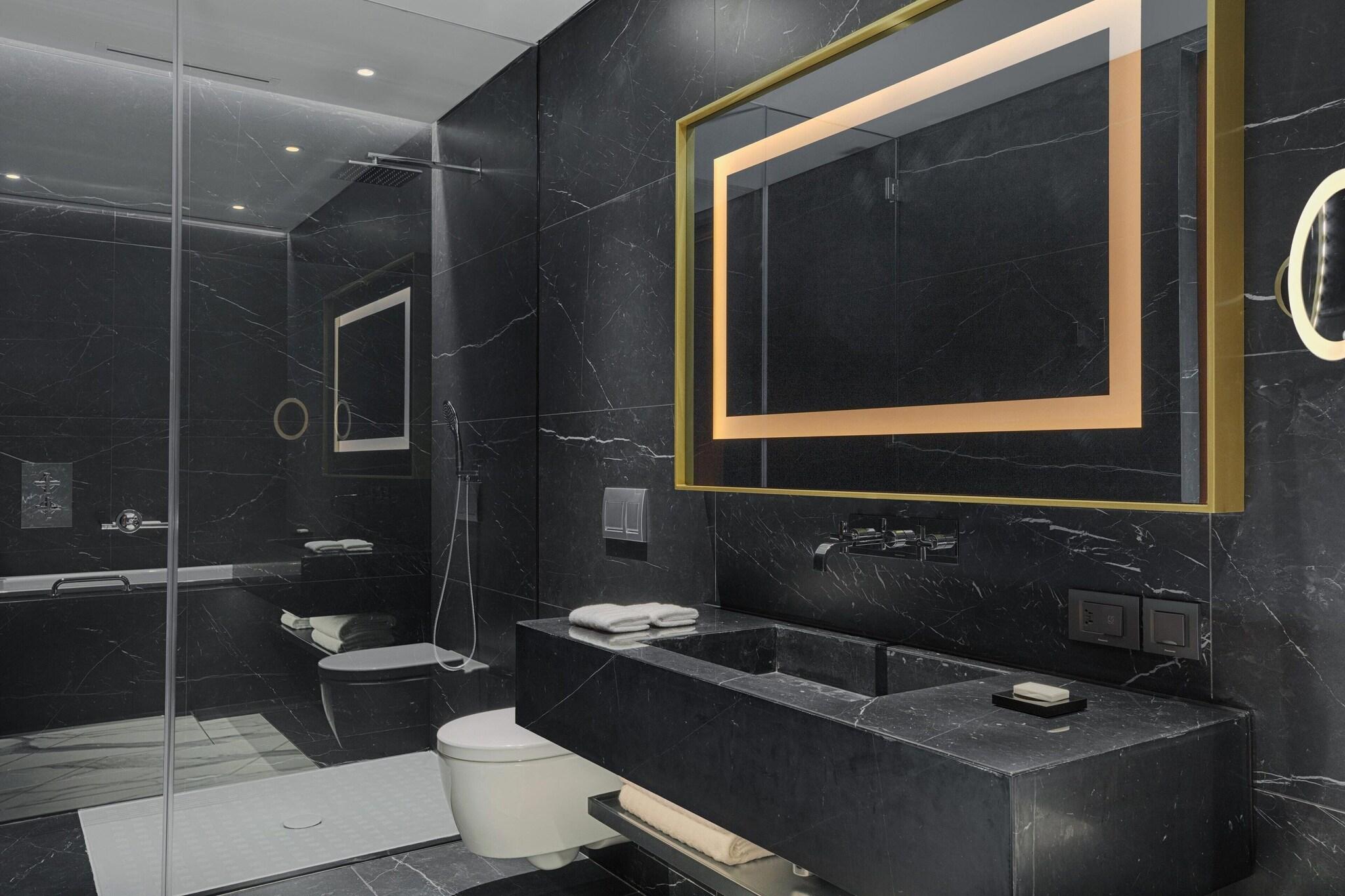 Junior Suite Sea View King Bed